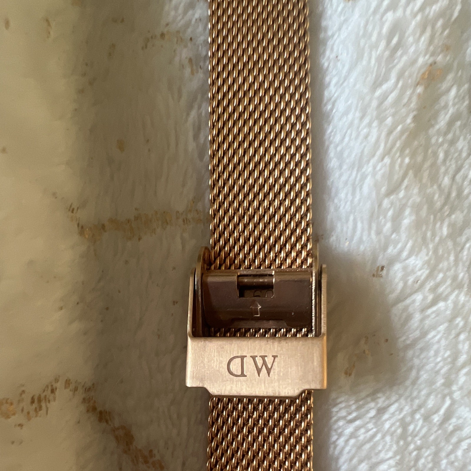 Daniel Wellington Quartz 32mm White Dial Rose Gold Mesh Watch + Black Strap