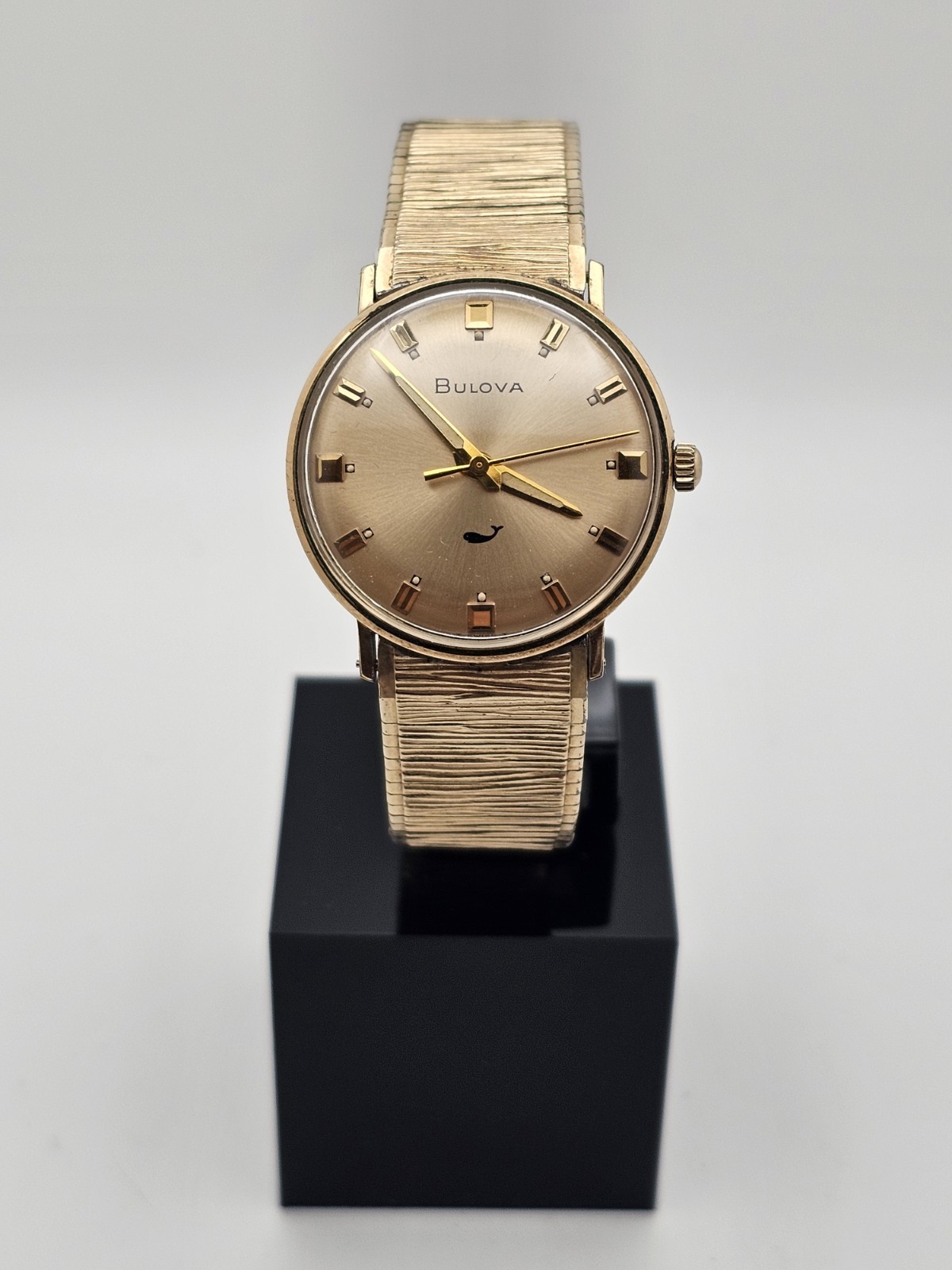 Vintage 1970 Bulova “Whale” Mechanical 10k Gold filled Case Analog Men Watch🔥👀