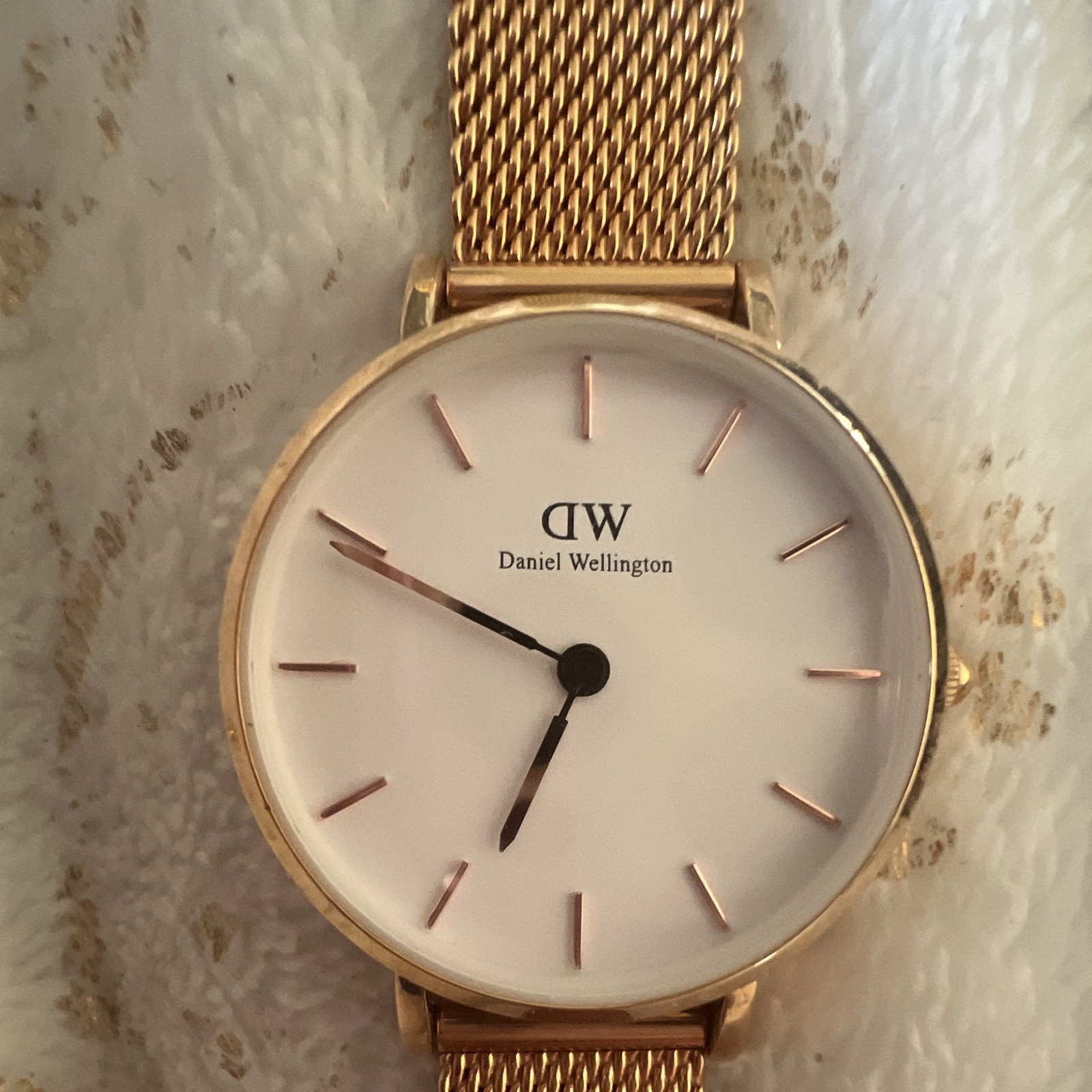 Daniel Wellington Quartz 32mm White Dial Rose Gold Mesh Watch + Black Strap