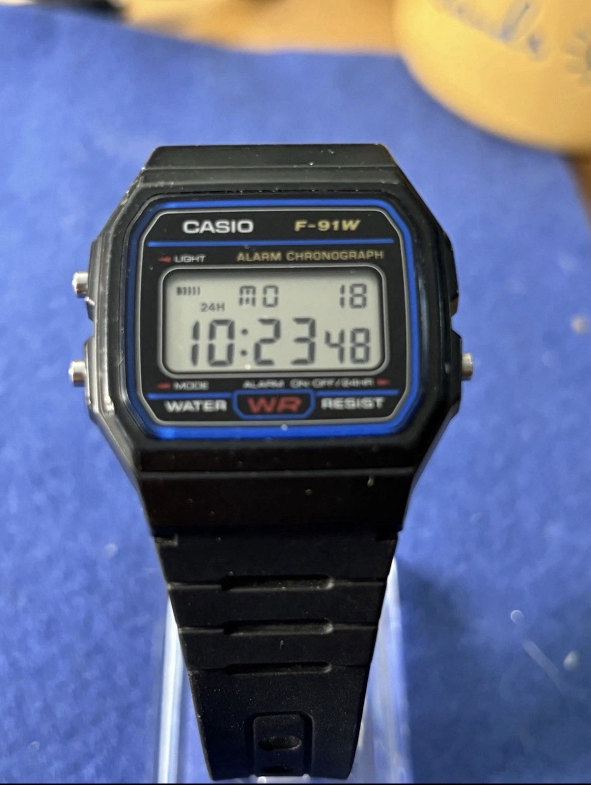 Casio F-91W Quartz Digital Watch Alarm Chronograph Light Water Resistant Black
