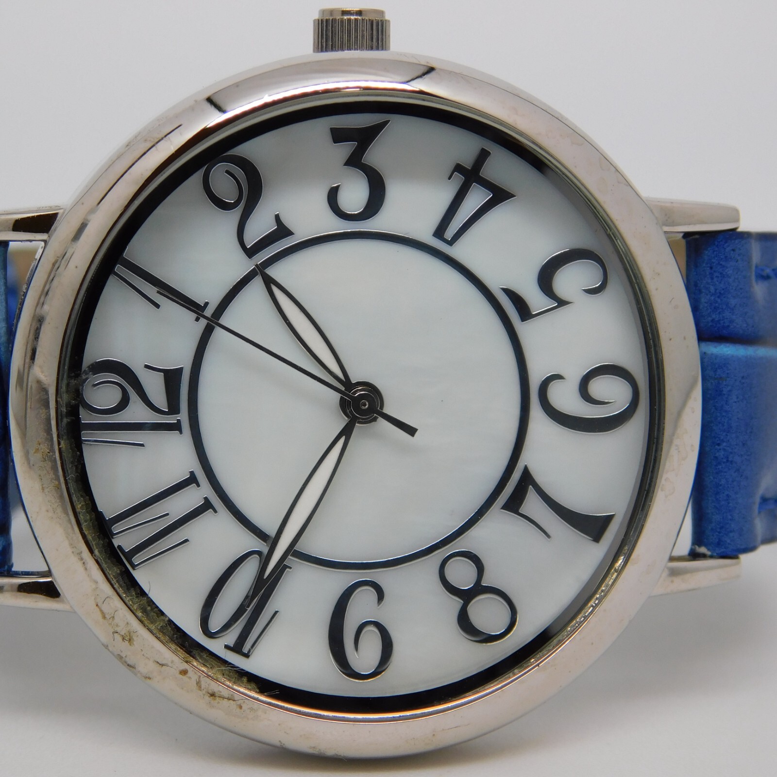Genuine Leather Mother-of-Pearl Dial Quartz Analog Women’s Watch New Battery