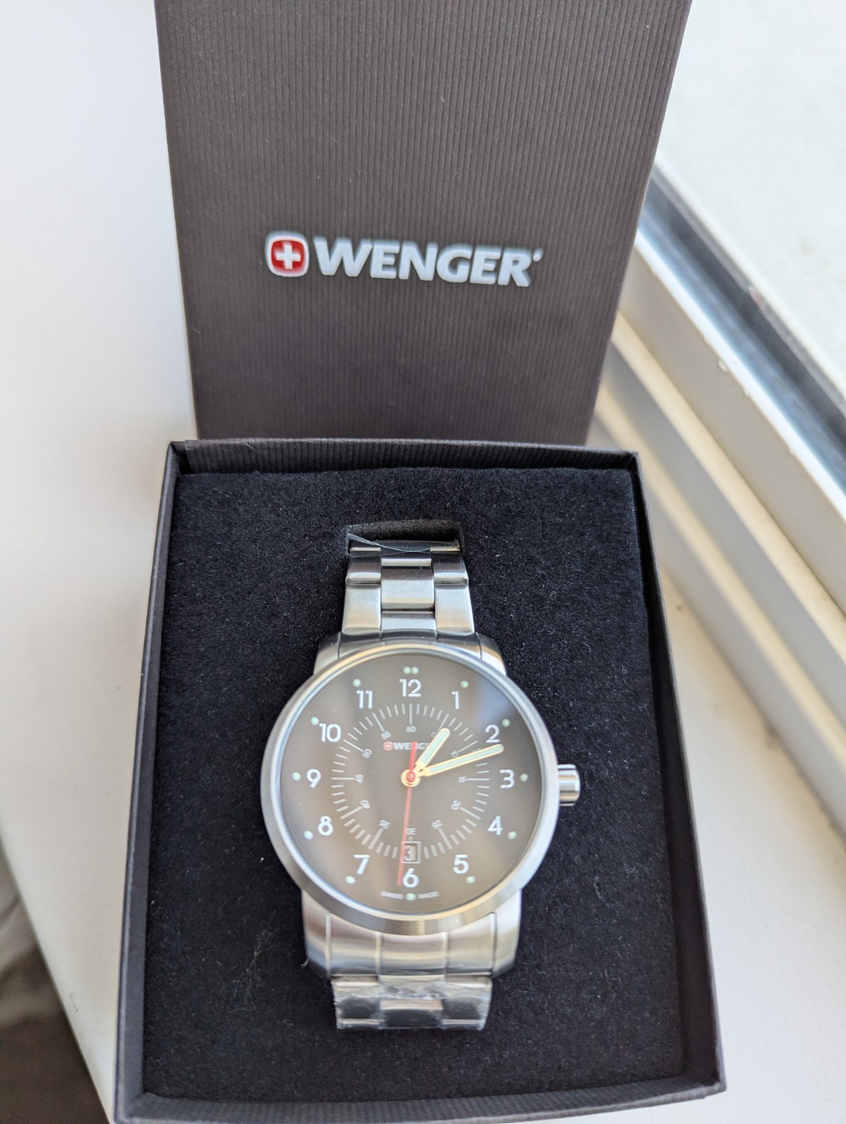 Wenger Swiss Army 1641 116 Avenue Men’s 42mm 10ATM black face stainless