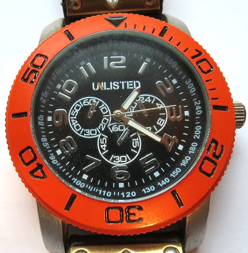 LARGE UNISEX UNLISTED MODEL UL5089KCP BLACK & ORAGE WRISWATCH FRESH BATTERY RUNS