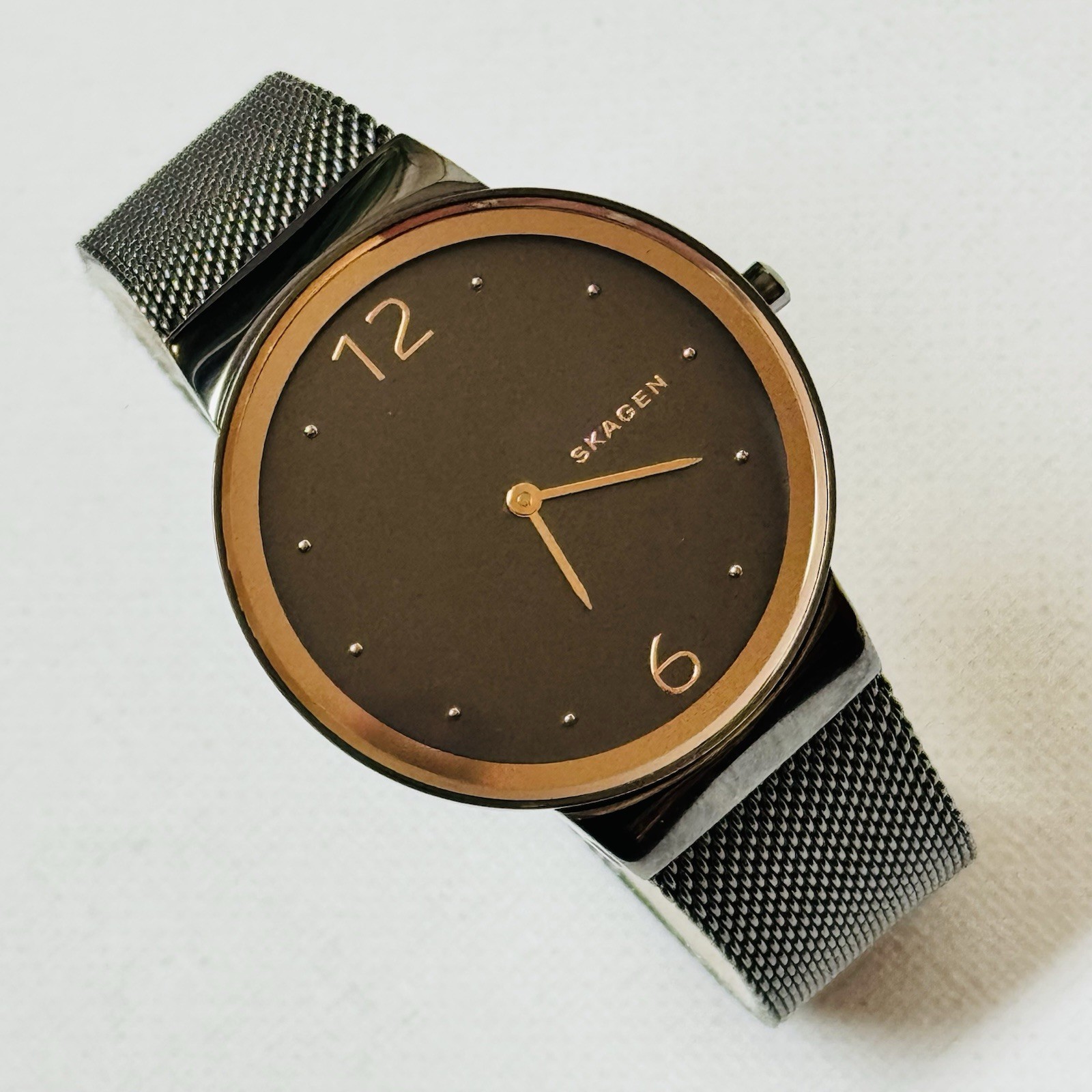 Skagen Freja Midsized Face Women’s Gunmetal Gray Black Watch Mesh Band SKW2382