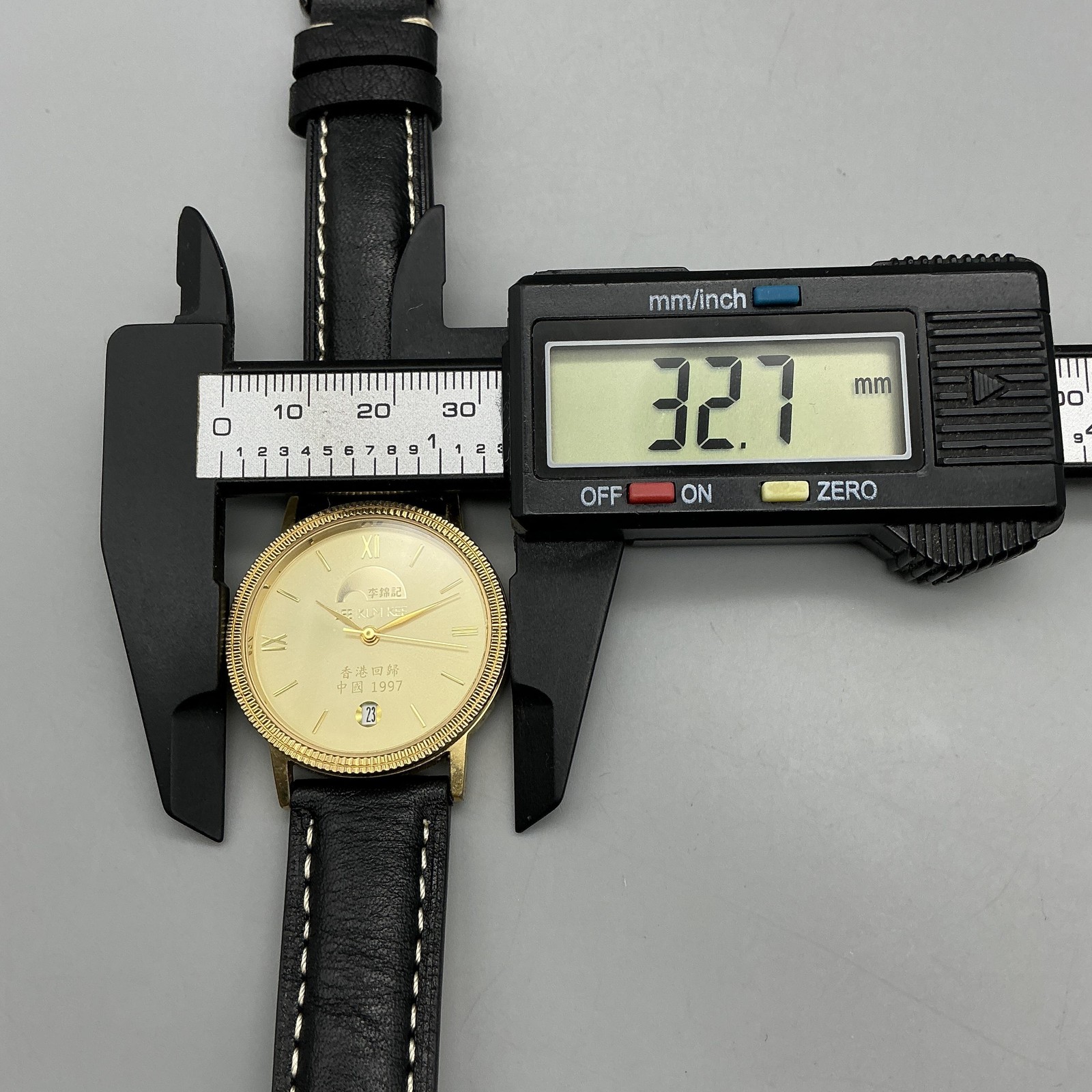 Vintage Lee Kum Kee Mens Watch 33mm Gold Tone Black Leather Date New Battery
