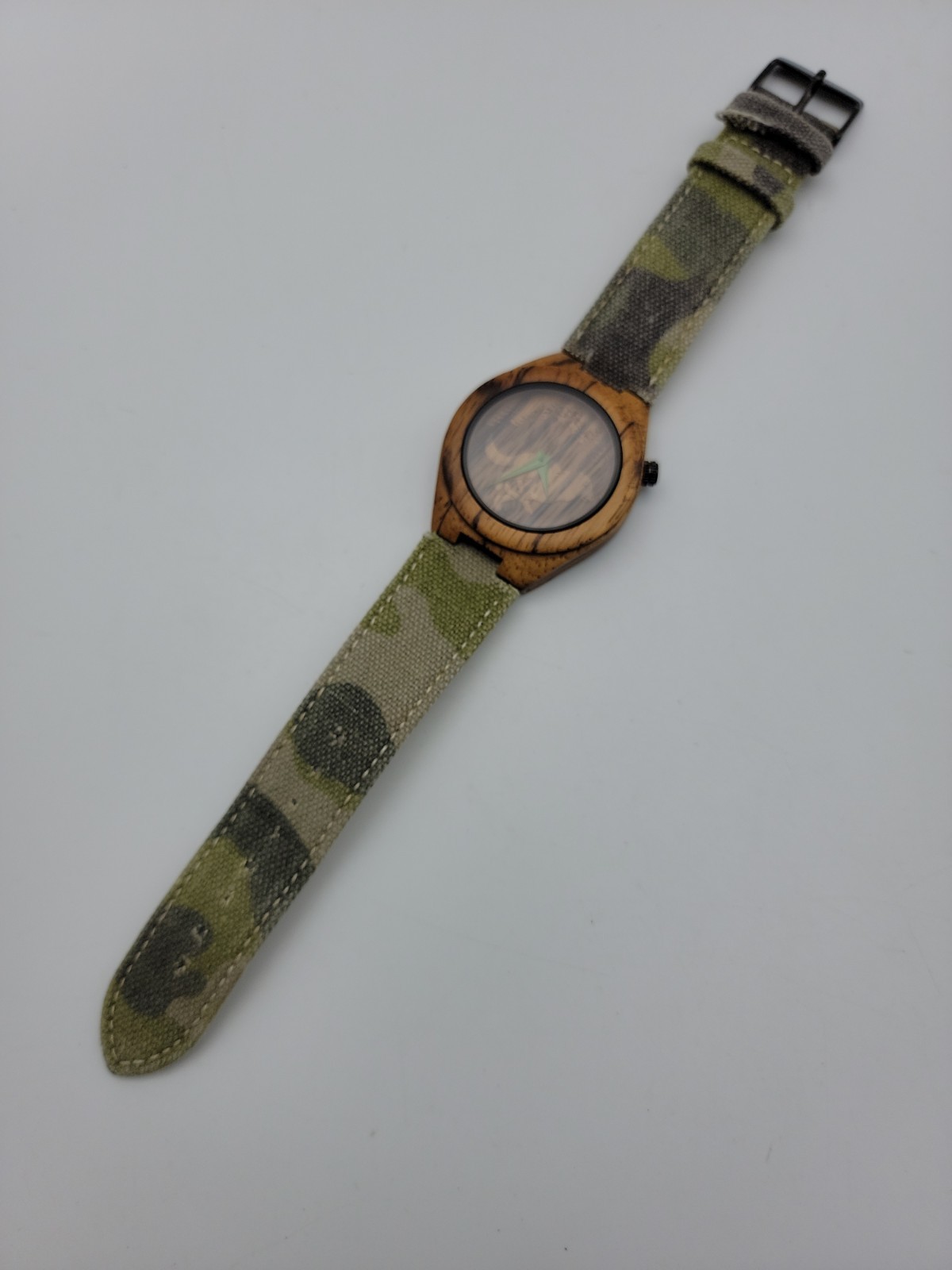 Apache Pine Men Watch 40mm Wood Case Green Camo Canvas Band 6.25″-8.25″, Runs