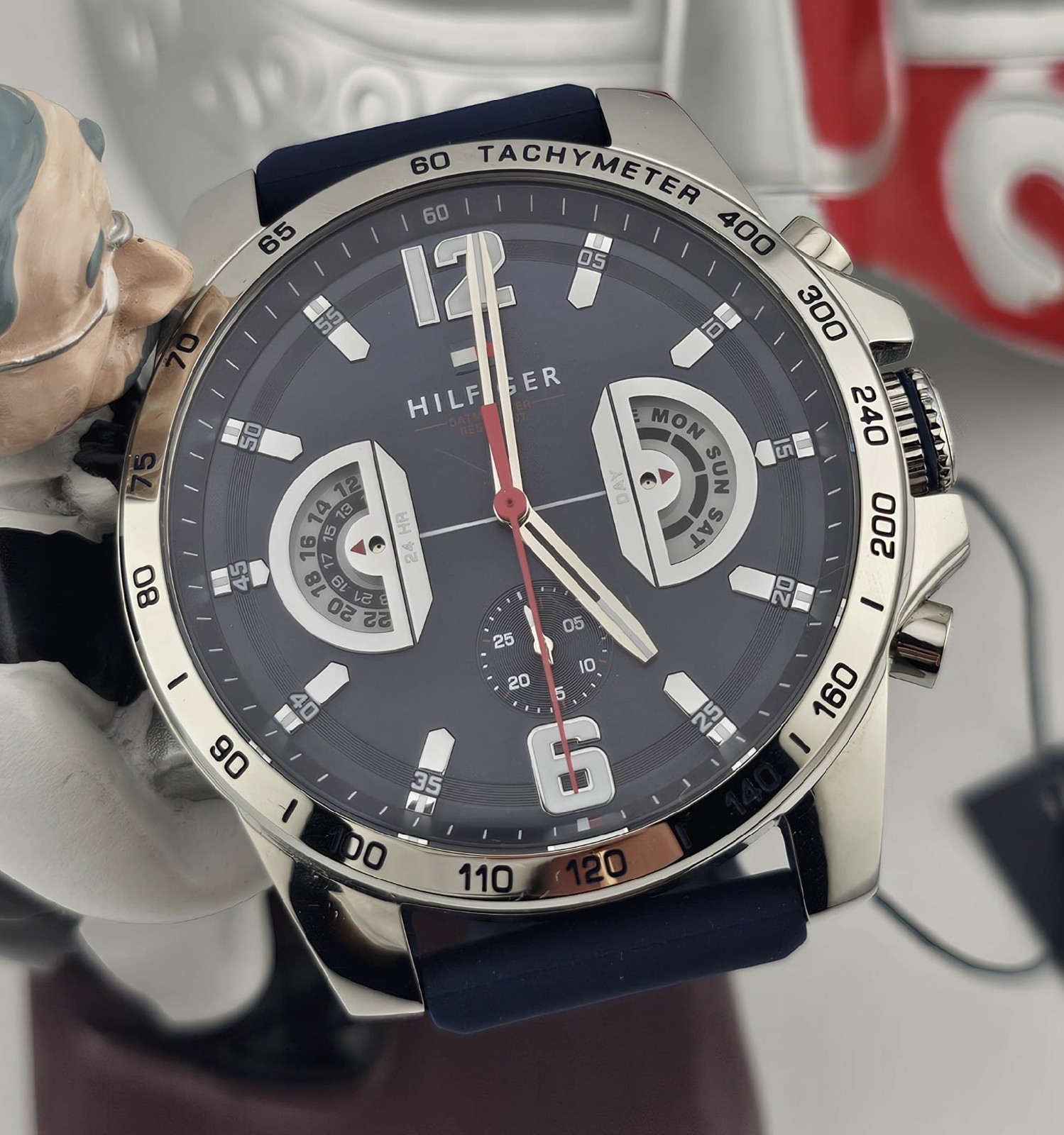 TOMMY HILFIGER MENS WATCH BLUE RUBBER STRAP WITH BLUE DIAL GENUINE 1791476
