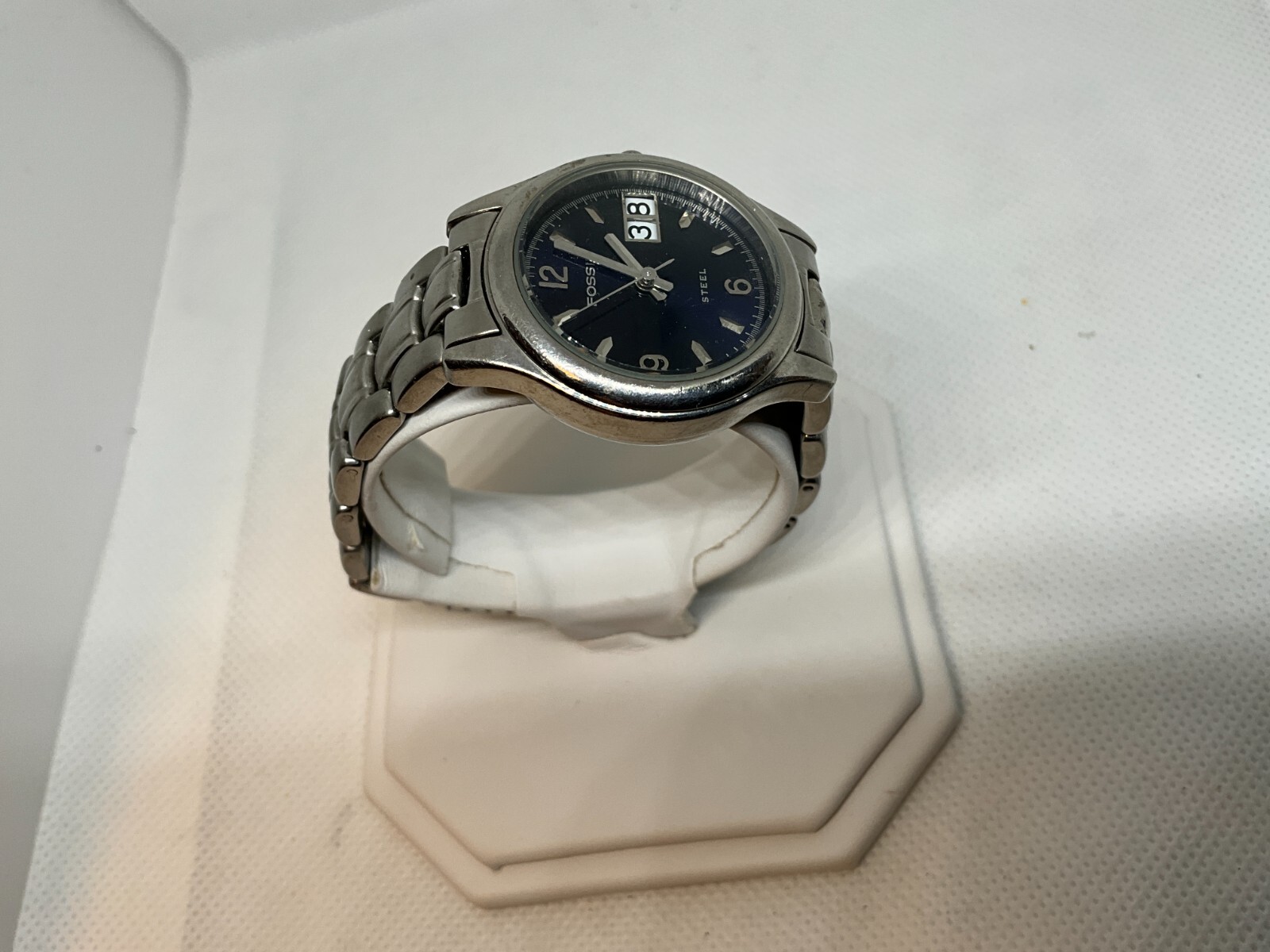 Desirable Fossil Steel womens watch with super large date numbers, light wear
