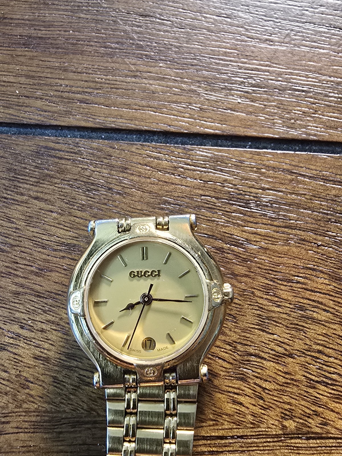 Vintage Gucci 9200L Swiss Made Gold Tone Women’s Watch Runs Great Original