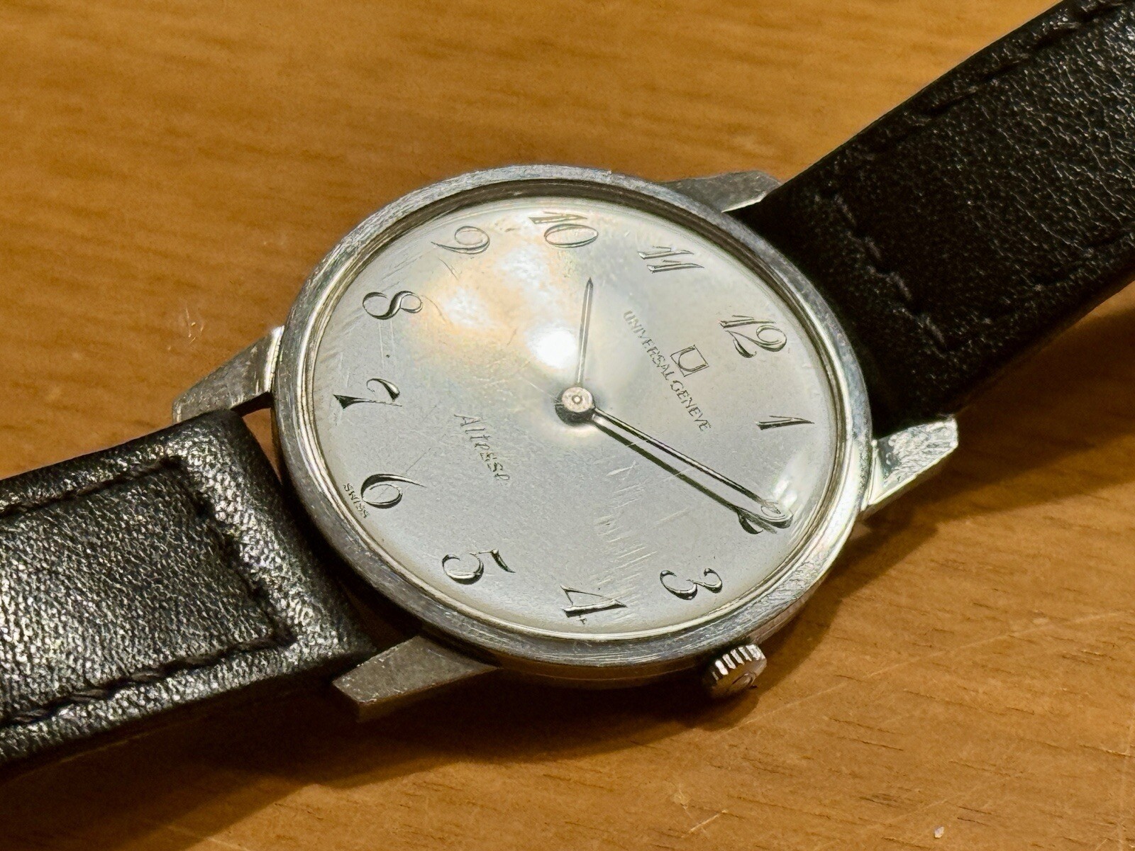Universal Geneve Altesse Manual Wind Watch | vintage white dial swiss made dress