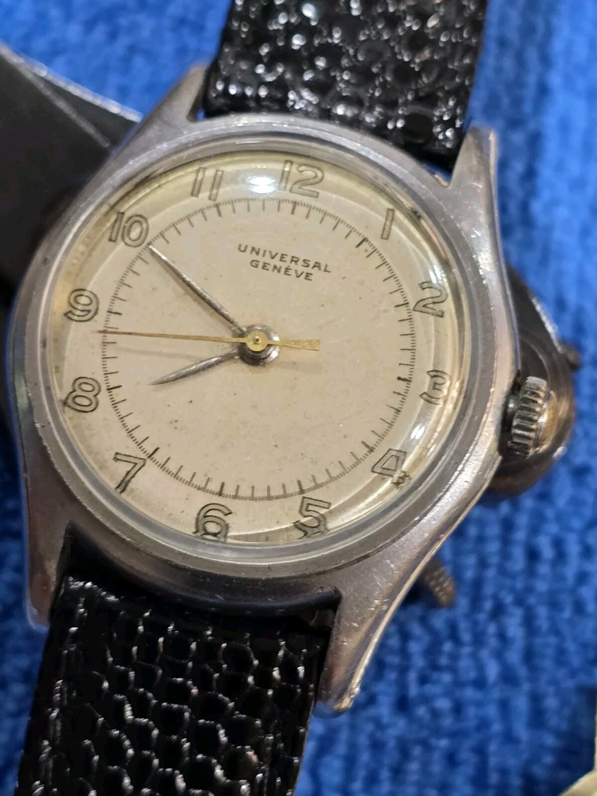 Vintage WWII ERA men’s UNIVERSAL GENEVE steel MILITARY WRISTWATCH 267 Movement