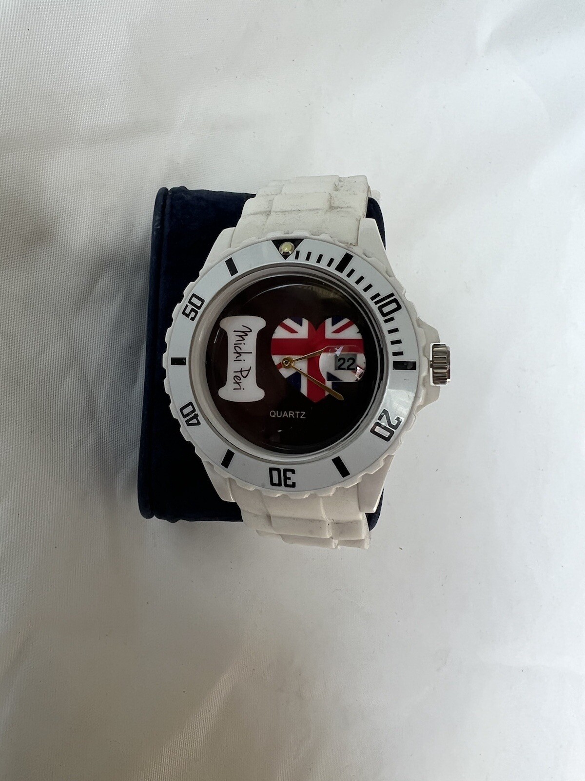 michi peri United Kingdom flag 40 mm case rotating Bezel, Magnify On Date. ￼