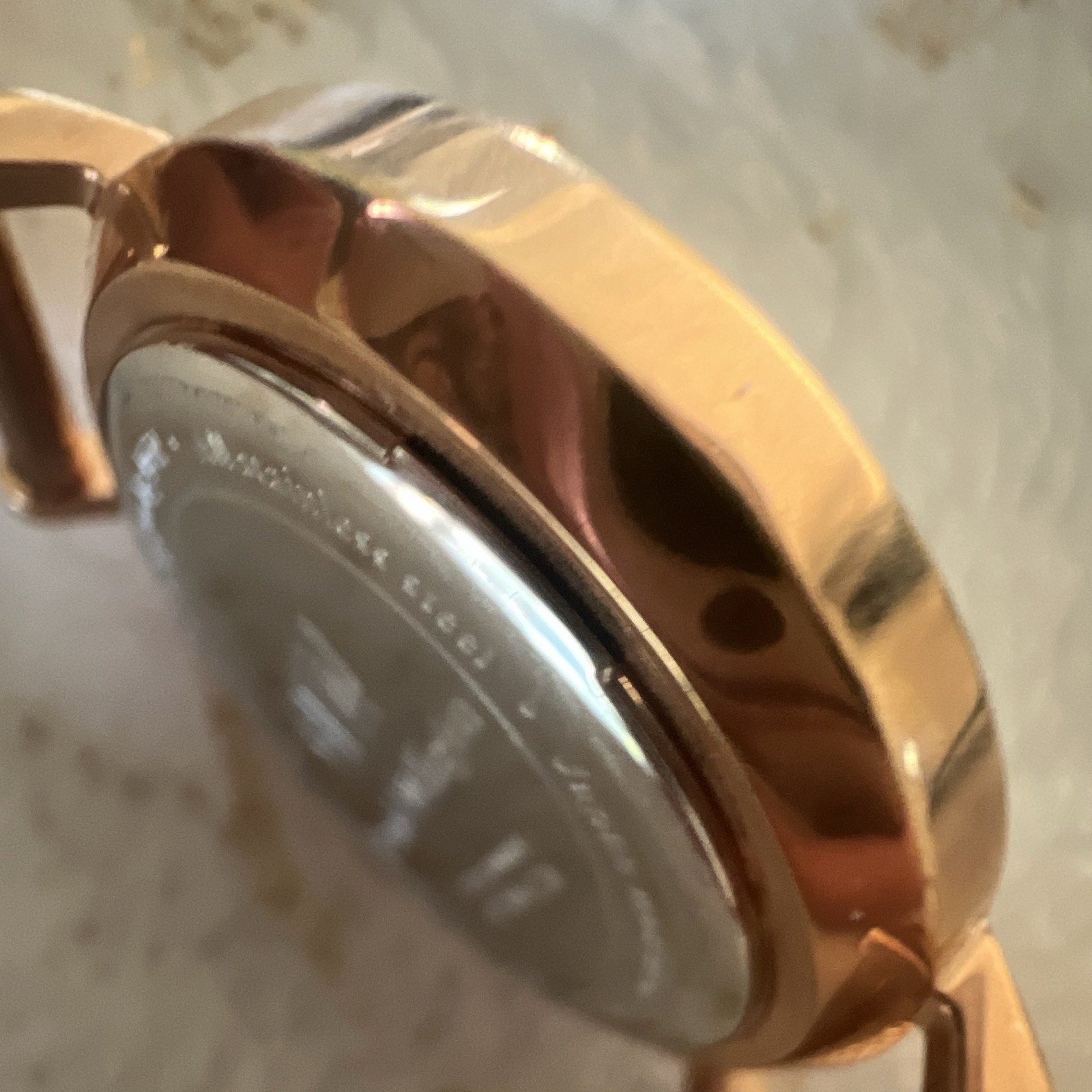 Daniel Wellington Quartz 32mm White Dial Rose Gold Mesh Watch + Black Strap