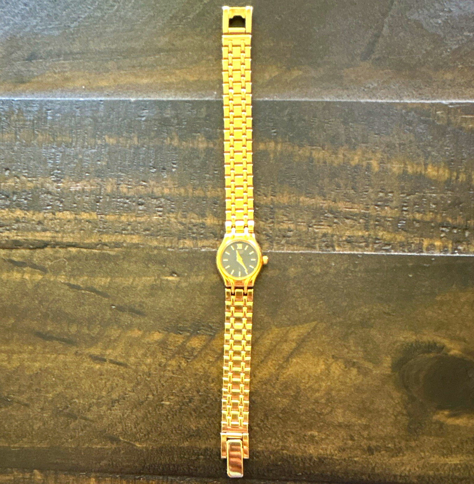 Vintage Citizen Quartz Womens Gold Tone Metal Bracelet Watch Black Dial