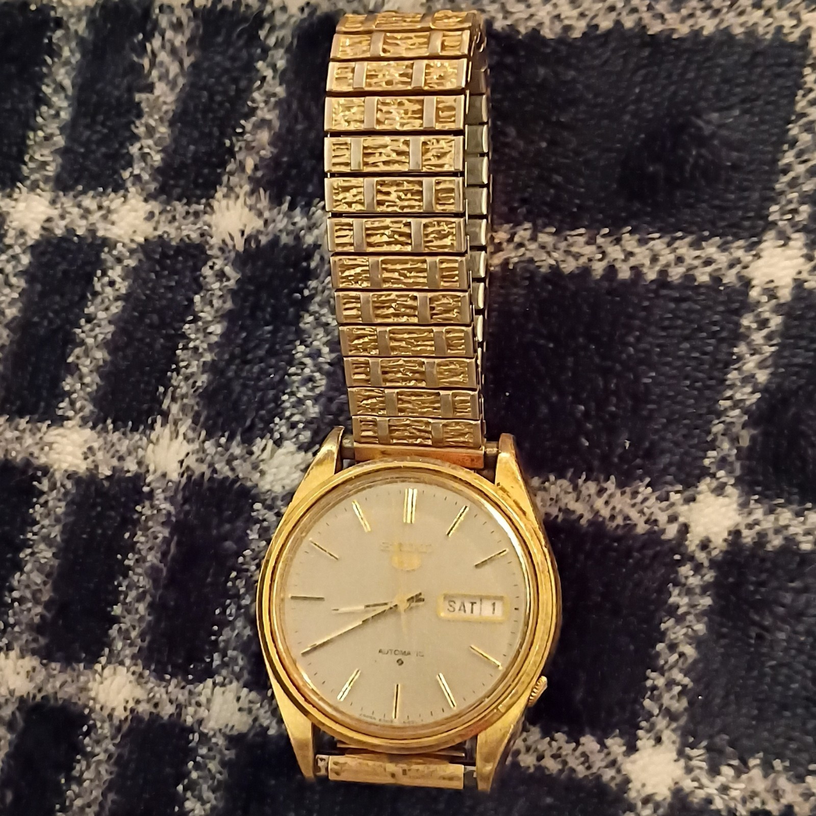 Seiko Seiko 5 Men’s Automatic Day/Date Silver Dial Gold-Tone 30m 1970s