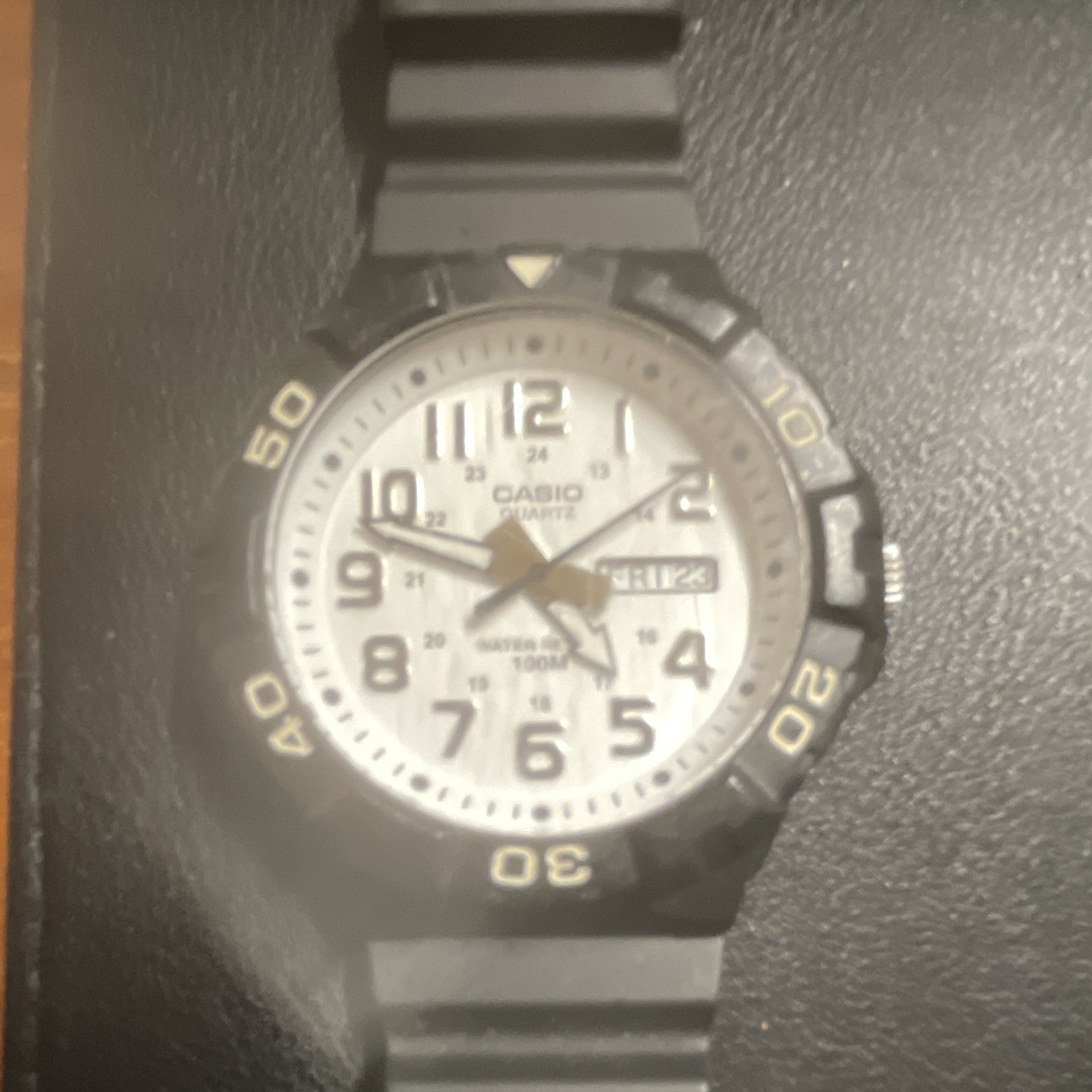 Casio MRW-200H Quartz 100M Mens Watch White Dial Black Resin Strap Day/Date