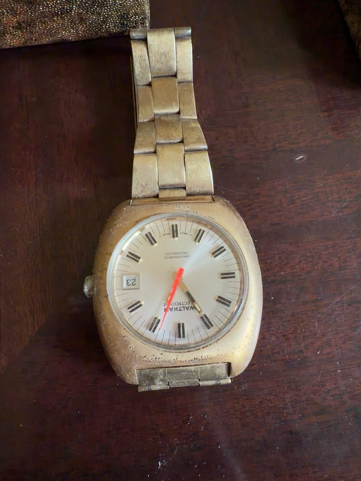 Waltham Electronic Incabloc Men’s Vintage Quartz Cushion Date Gold Bracelet