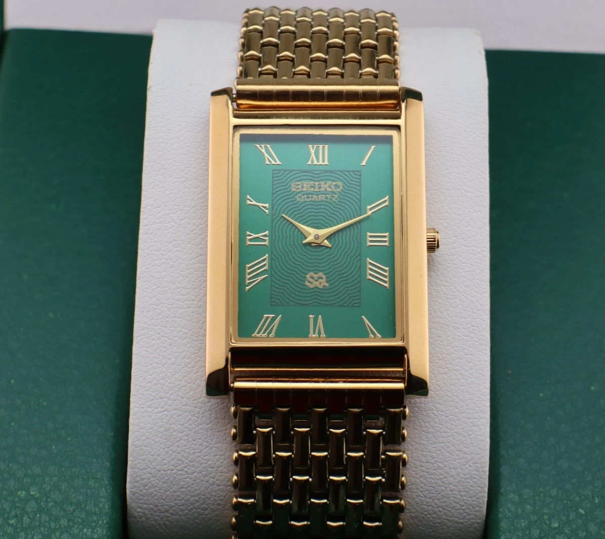 Vintage Seiko Slim Quartz Men’s Wrist Watch Green