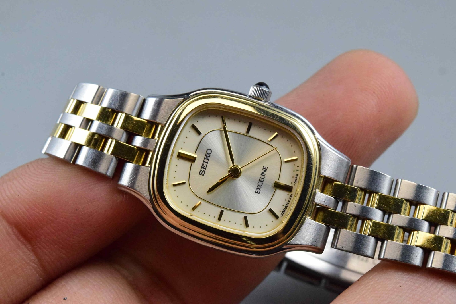 Vintage watch Seiko Exceline 4J41-0AA0 Silver Lady Quartz Cushion 23mm