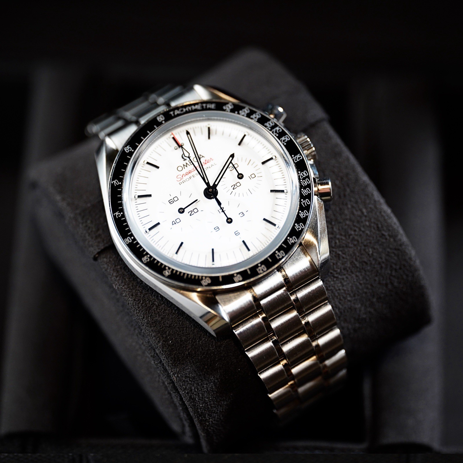 Omega Speedmaster White Dial Sapphire Steel 42mm 310.30.42.50.04.001 B+P