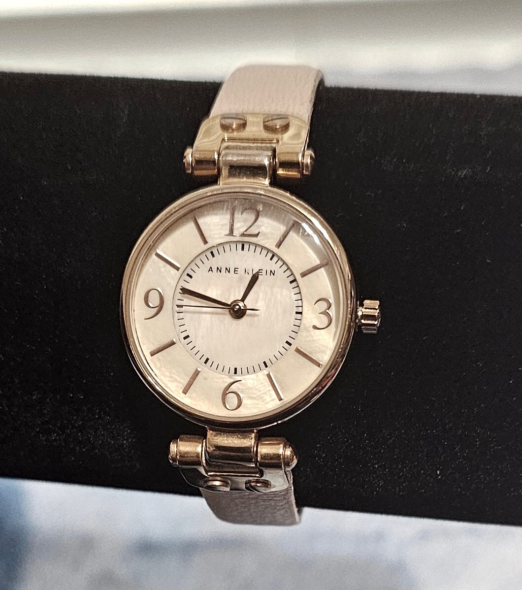 Anne Klein Watch Y121E Woman 25mm Analog 10/9442 off-white face (new Battery)