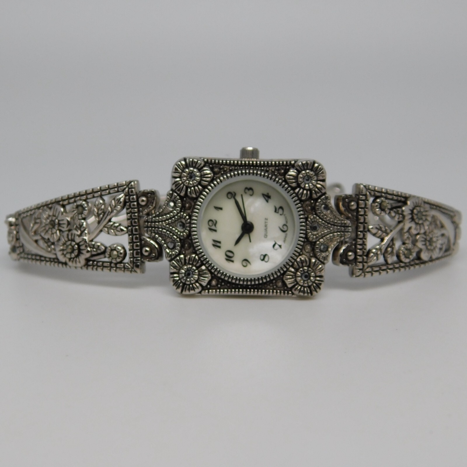 Mother-of-Pearl Dial Quartz Analog Women’s Watch Sz. 7″ New Battery