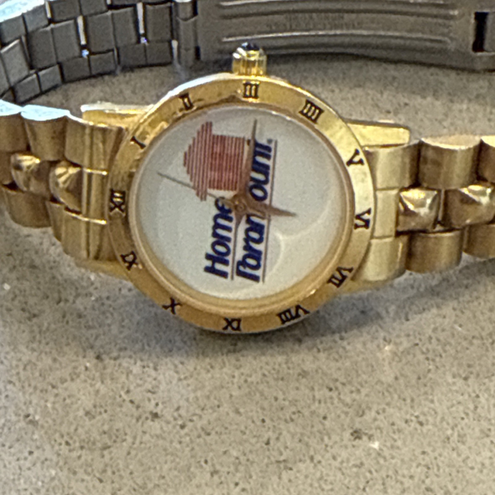 Image Watches Unisex Analog Quartz Home Paramount Gold Silver Water-Resistant