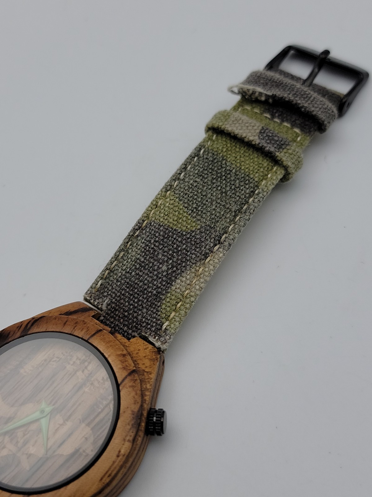 Apache Pine Men Watch 40mm Wood Case Green Camo Canvas Band 6.25″-8.25″, Runs