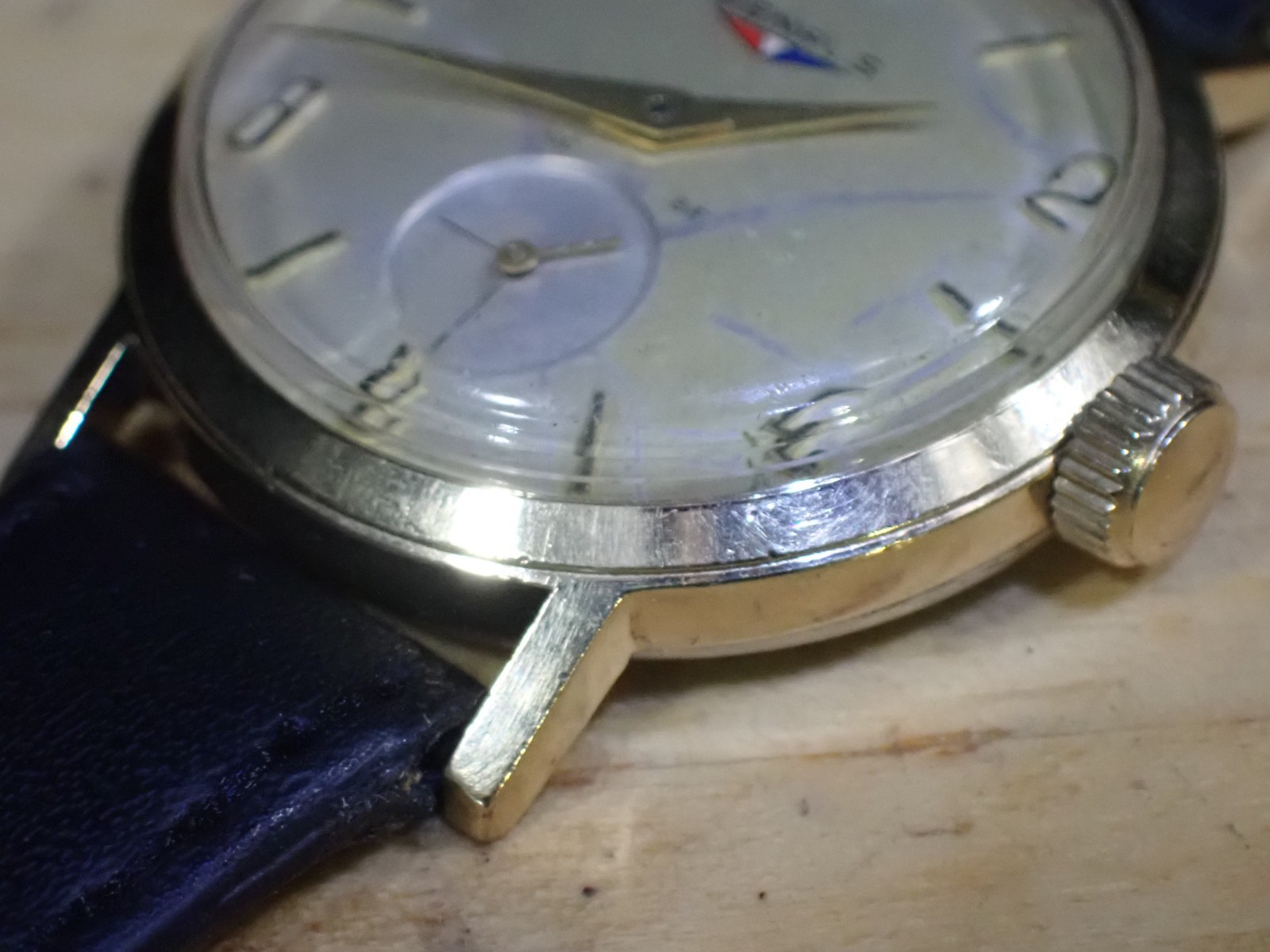 DN 2F Benrus 17 Jewel Men’s Manual Wind Wristwatch runs 20 microns GP Swiss