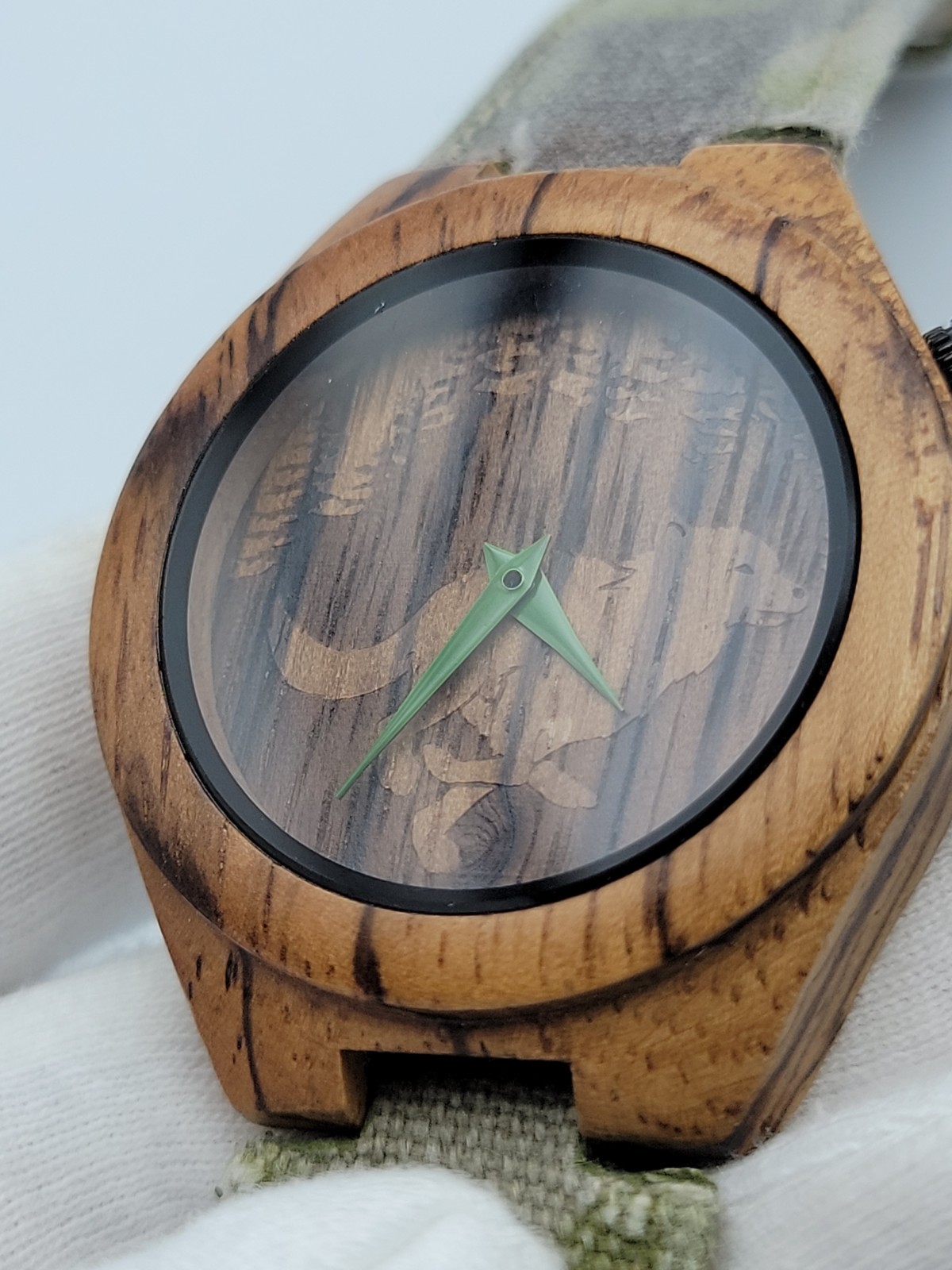 Apache Pine Men Watch 40mm Wood Case Green Camo Canvas Band 6.25″-8.25″, Runs