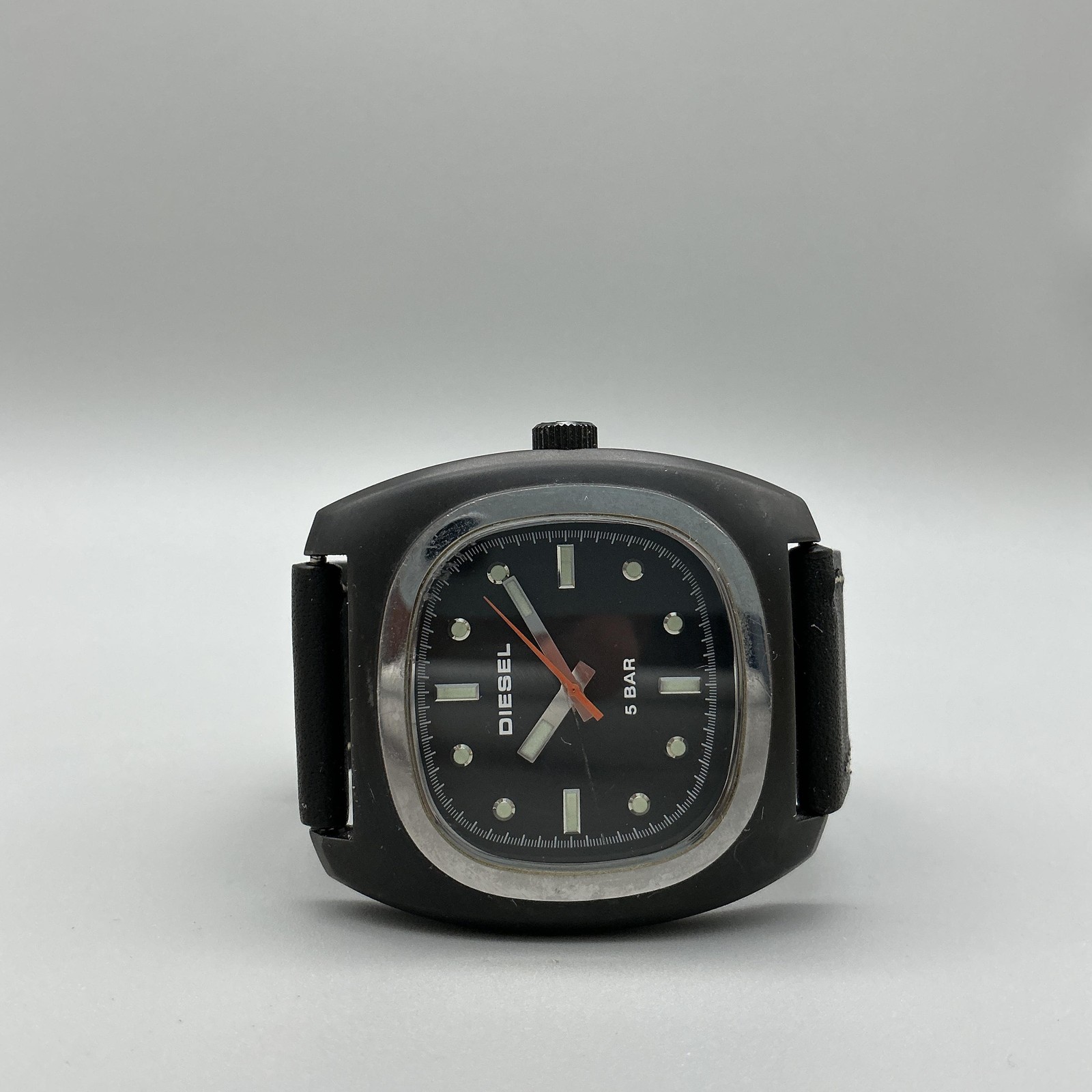 Diesel Mens Watch 43mm Black Dial Cushion Case Leather DZ-2089 New Battery