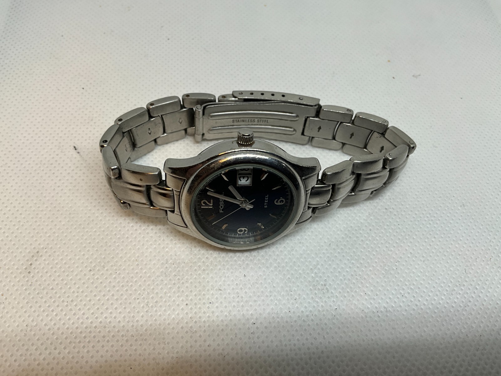 Desirable Fossil Steel womens watch with super large date numbers, light wear