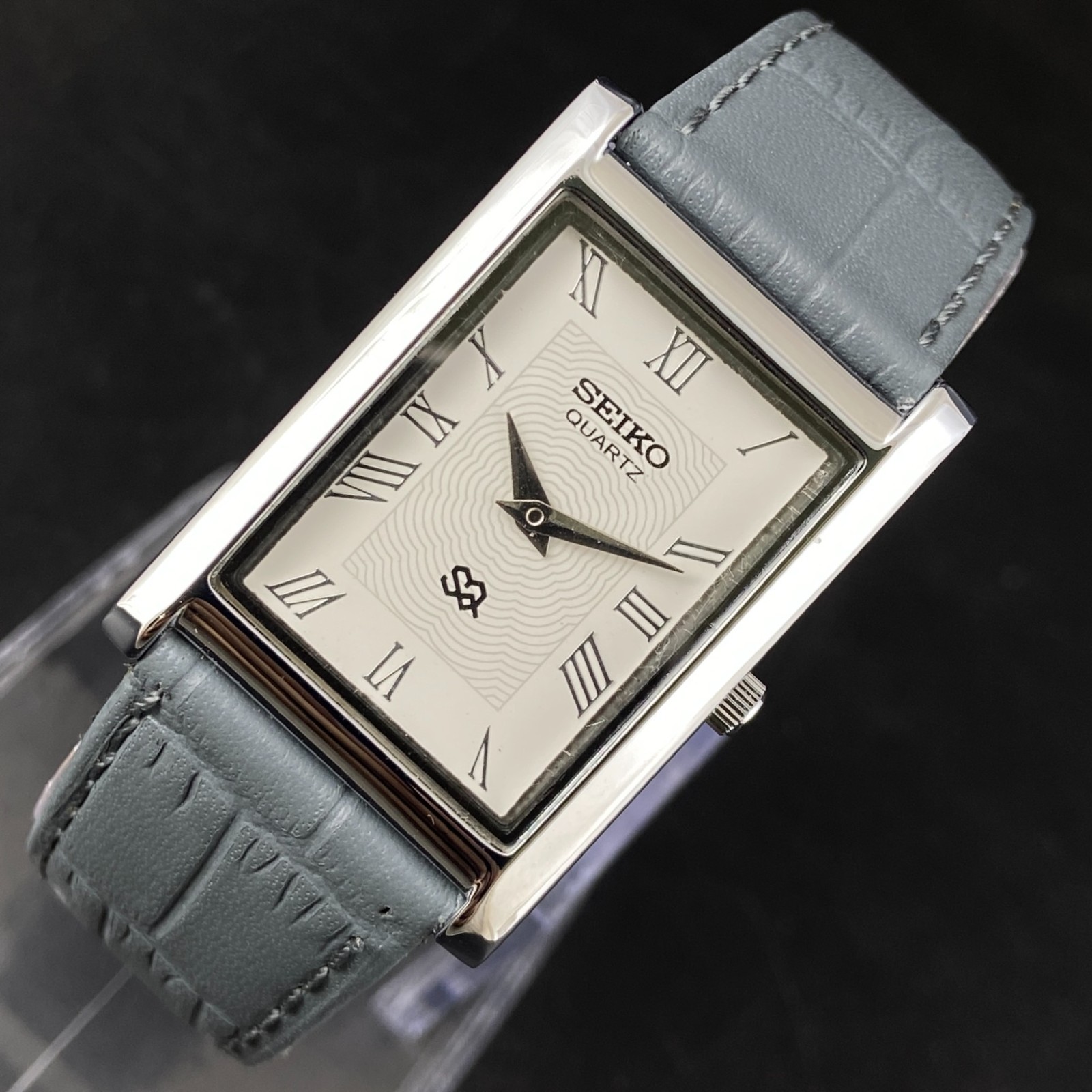 Vintage Seiko Slim Quartz White Face Rectangle Japanese 26MM Case Mens Watch S10