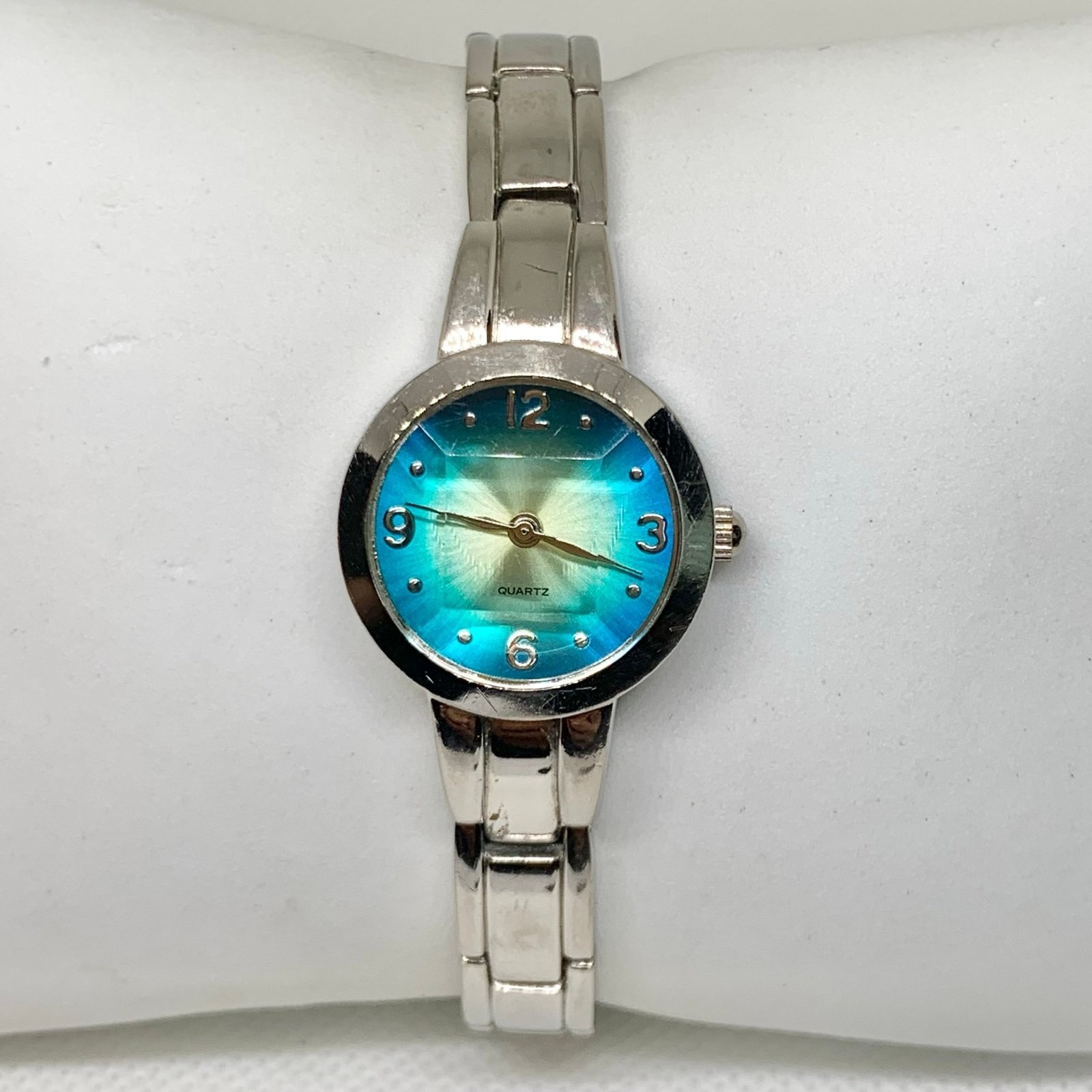 Silver tone women’s watch quartz analog blue dial 23mm links bracelet running