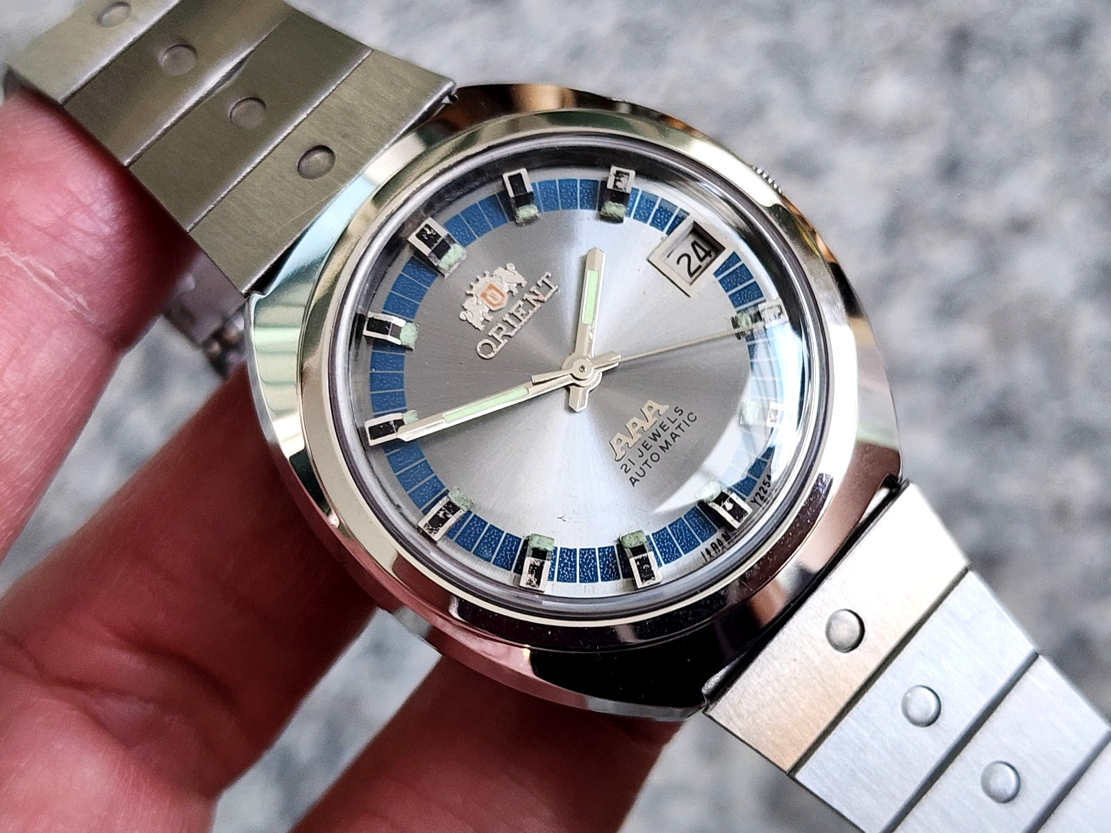 RARE Vintage Orient Automatic Gray Blue Dial gents Mint.