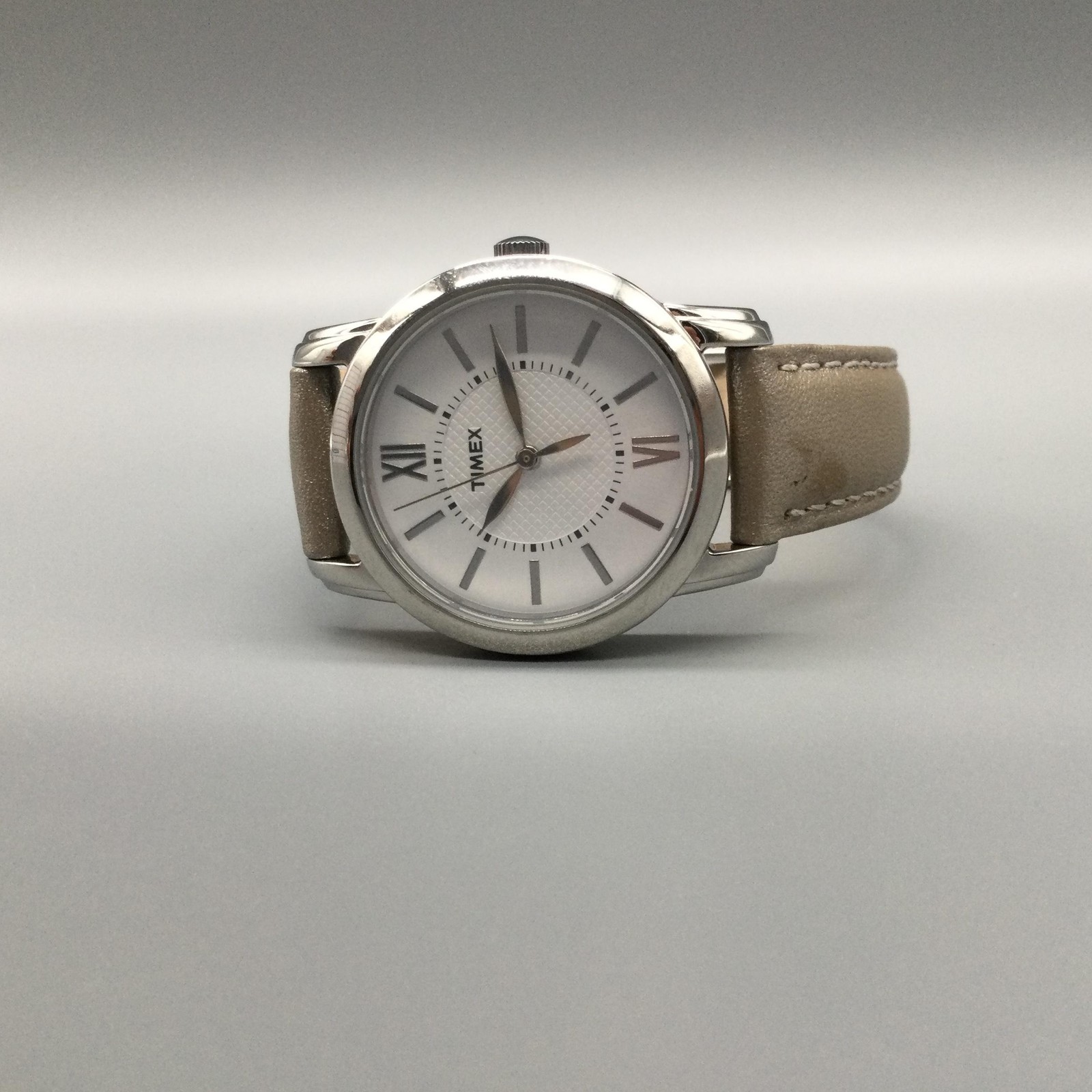 Timex Uptown Chic Womens Watch 32mm Silver Tone Beige Leather T2N683 New Battery