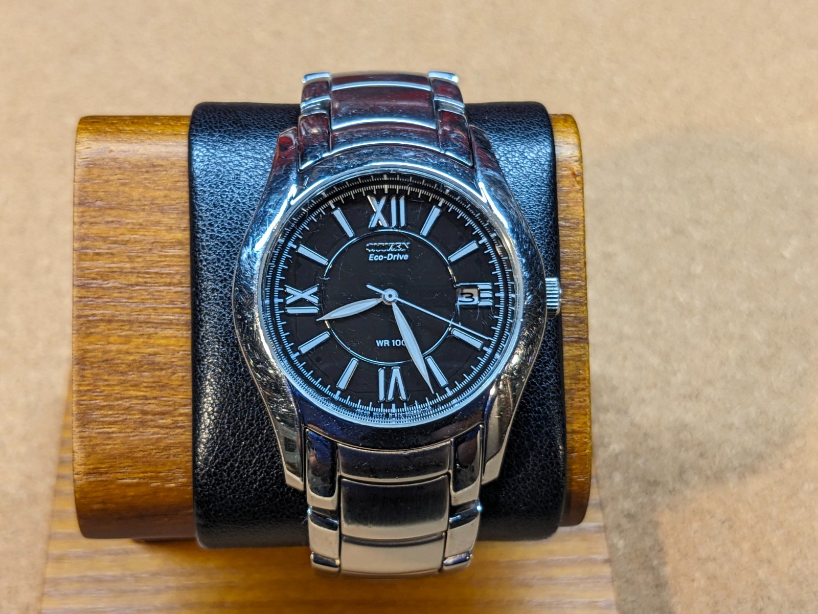 Citizen Eco-Drive Solar Watch E111-S016827 Black Roman Dial, Tested Holds Charge