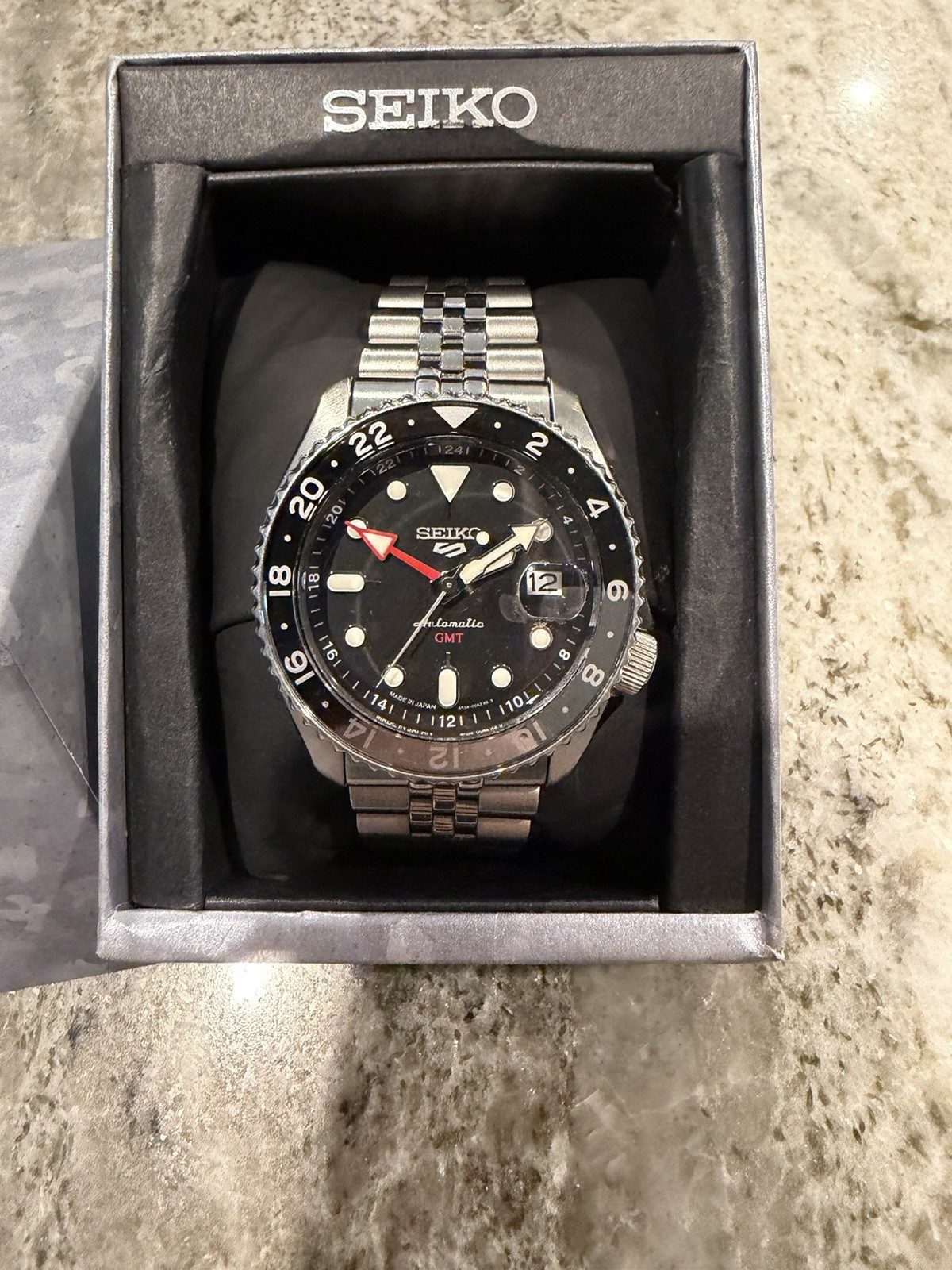 Seiko 5 Men’s Automatic GMT Sports Watch Black/Silver Bezel, SSK001
