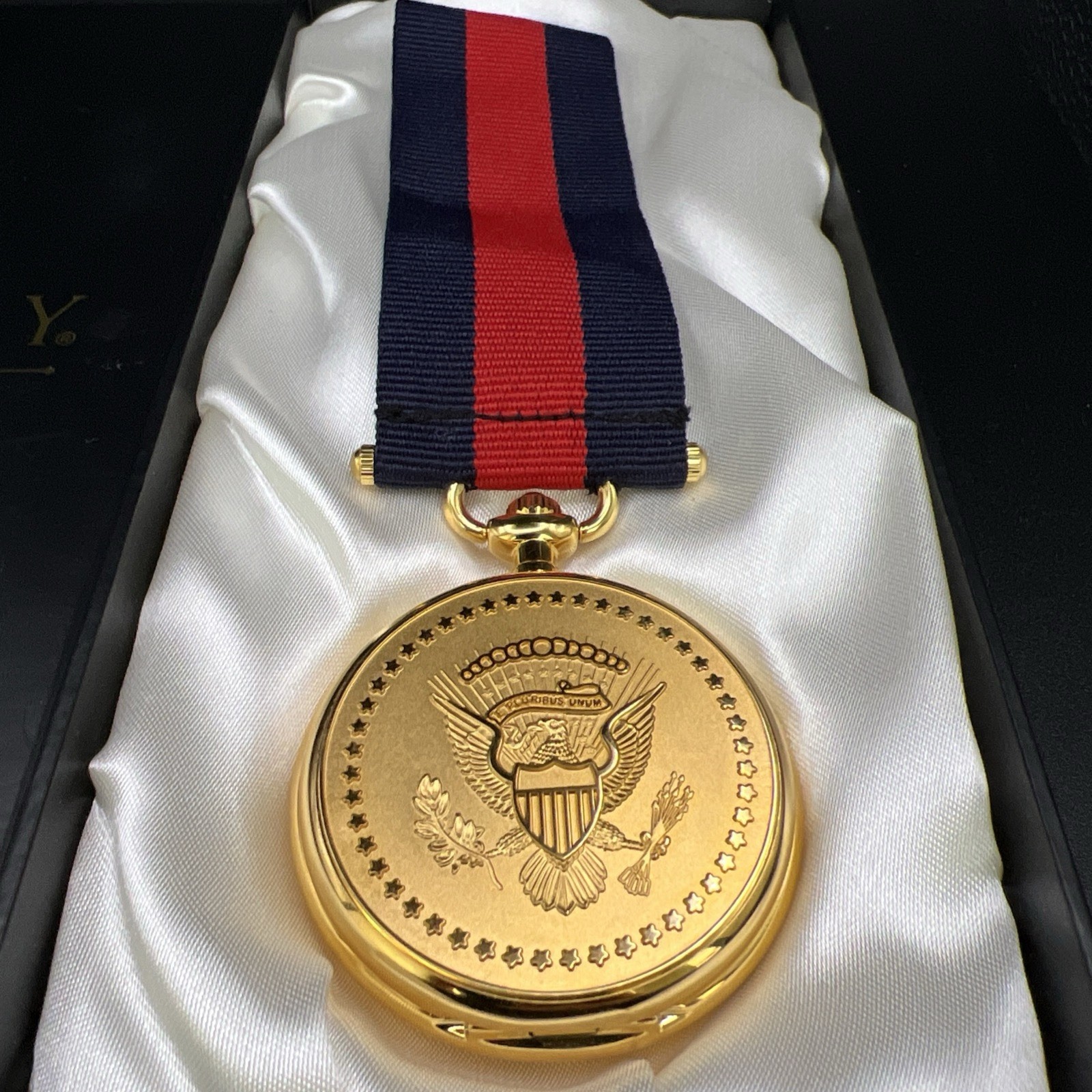 US American Presidential Seal Medal Pocket Watch New Battery NIB