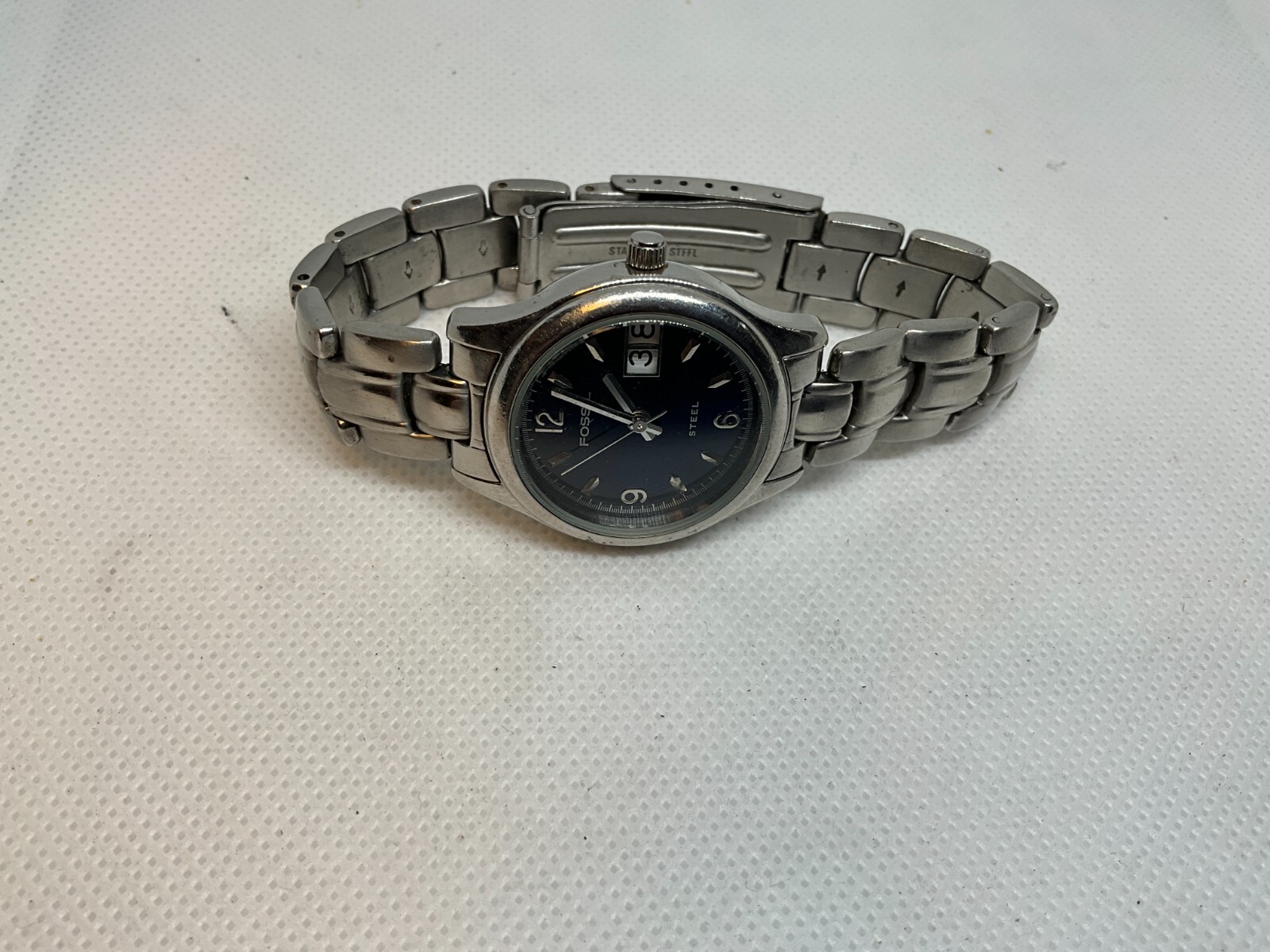Desirable Fossil Steel womens watch with super large date numbers, light wear