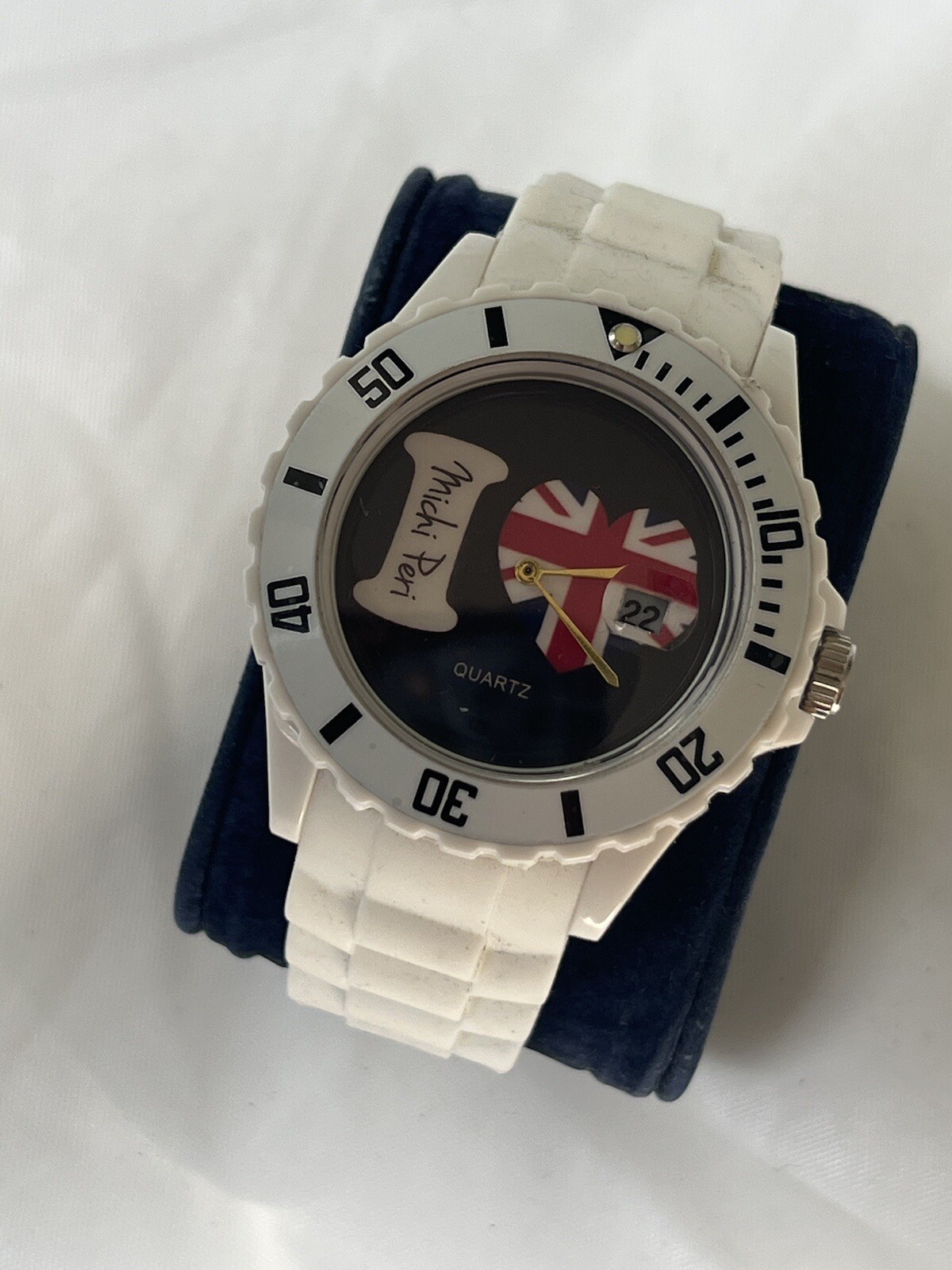 michi peri United Kingdom flag 40 mm case rotating Bezel, Magnify On Date. ￼
