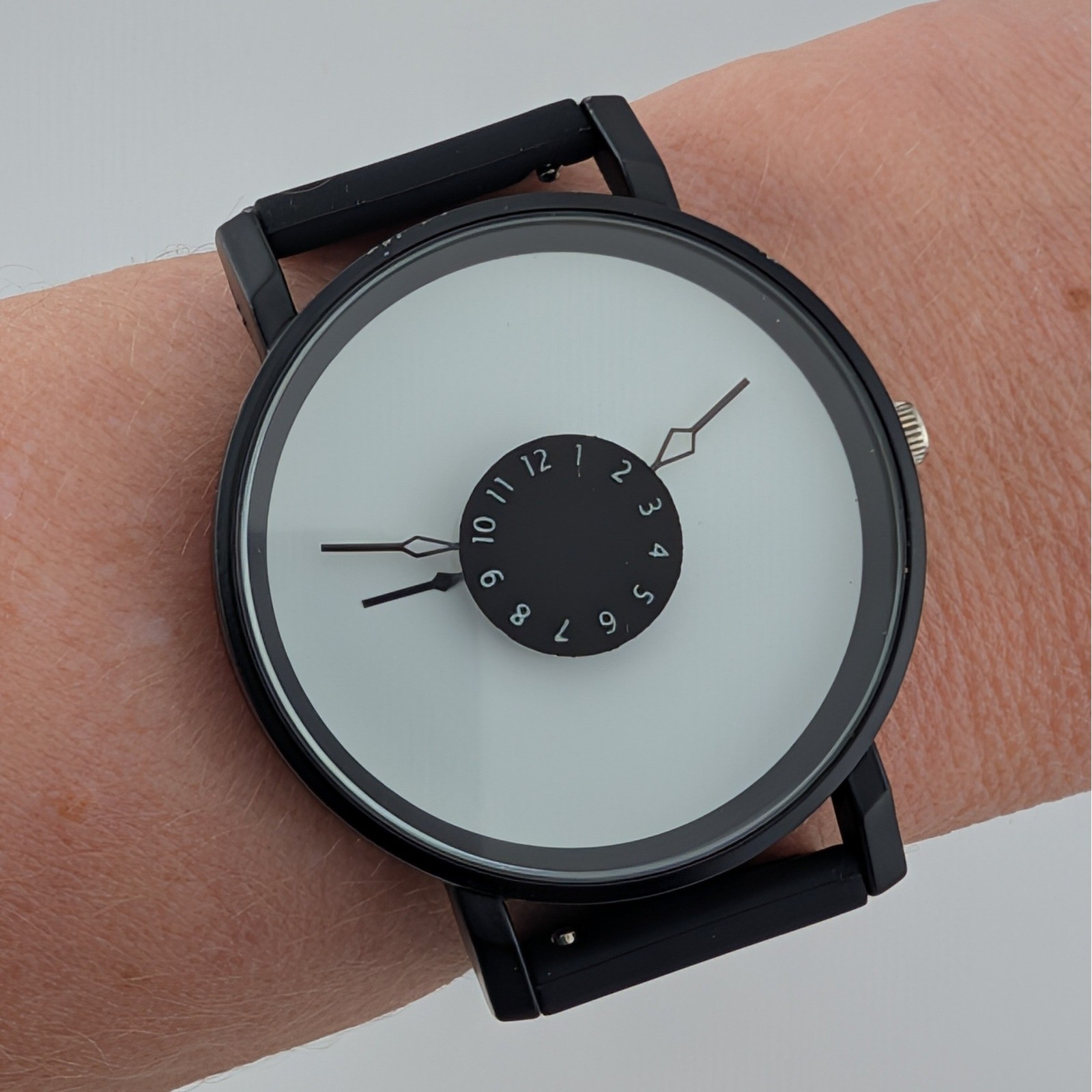Modern Minimalist Quartz Watch Abstract Dial Black Silicone Strap 40mm