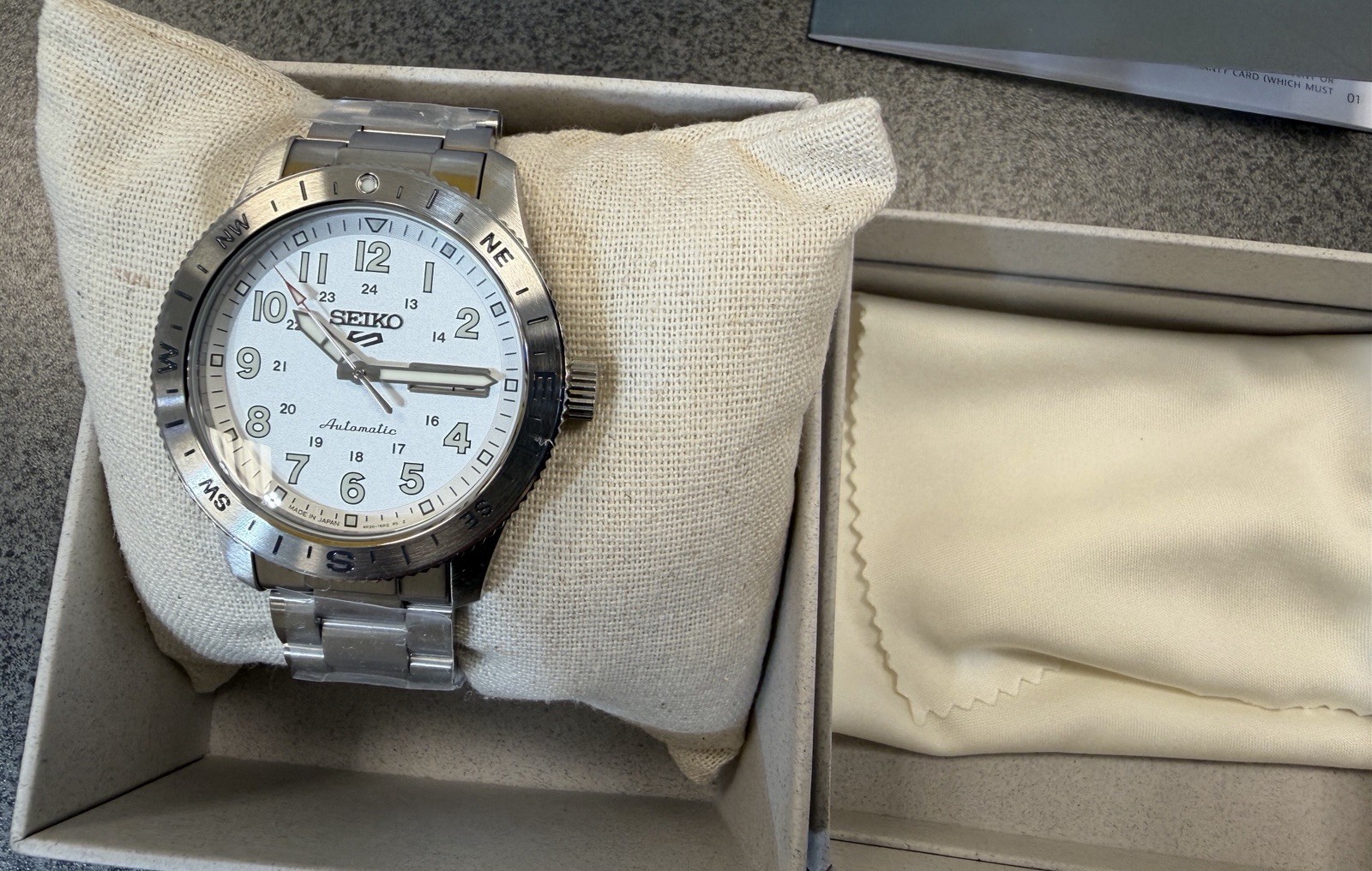 Seiko 5 Sports Automatic White Dial Steel Men’s Field Watch HDB007 Made In Japan