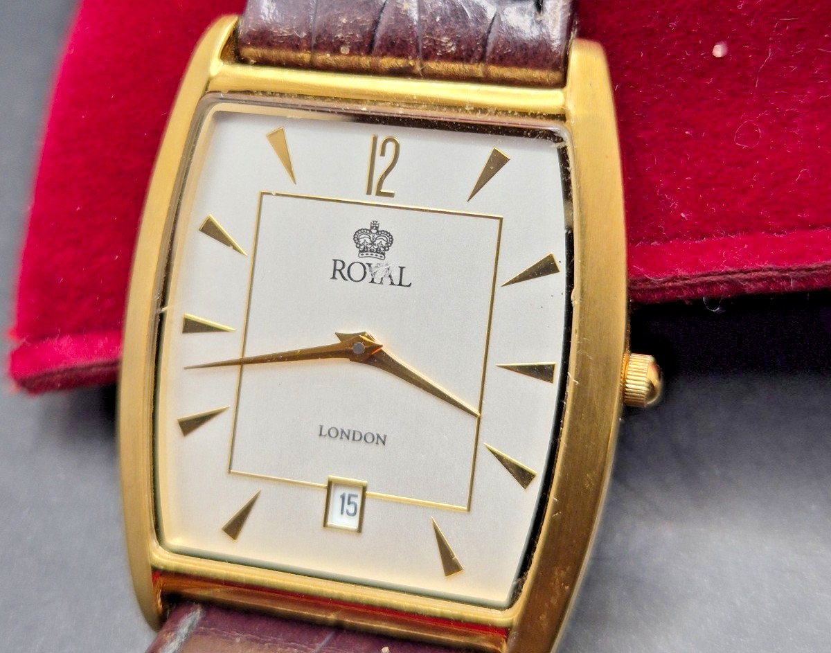ROYAL LONDON Men’s Tonneau Shape Case Leather Strap Quartz Watch-Working