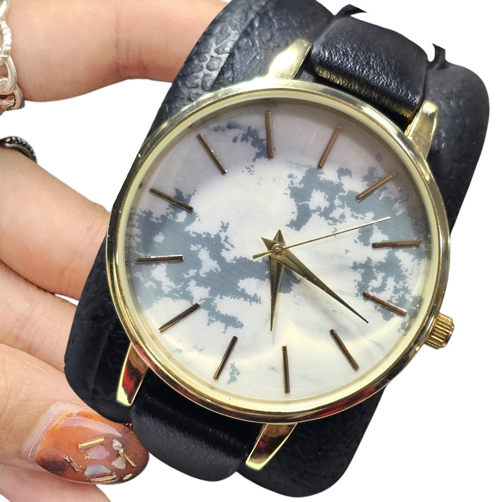 WOMEN FASHIONABLE QUARTZ MOVEMENT WRISTWATCH, NEW BATTERY