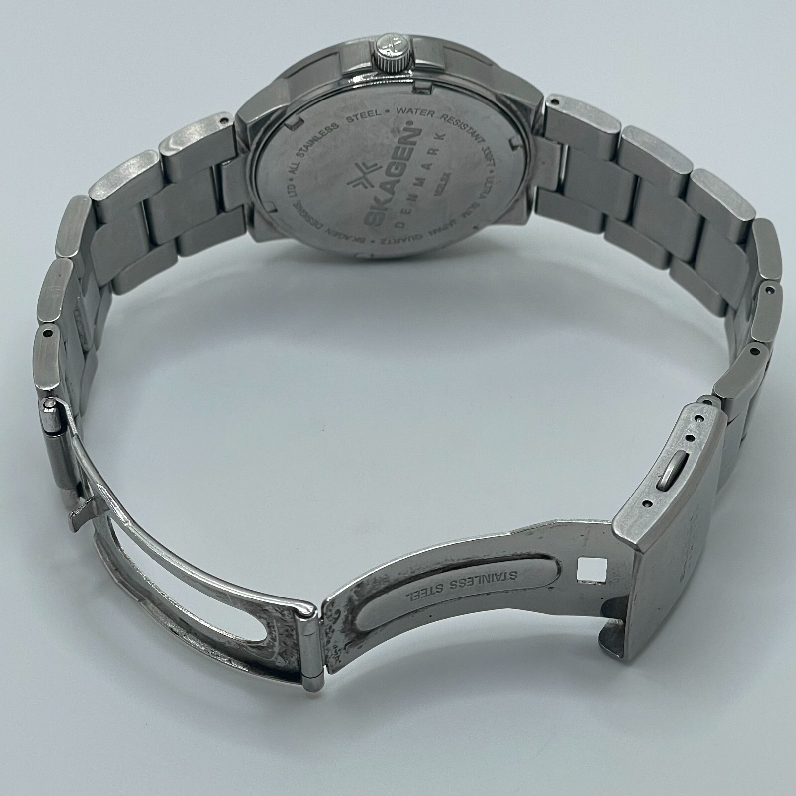 Skagen Womens Watch Day Date 24H Quartz Analog 36mm Silver Tone Case Dial Band