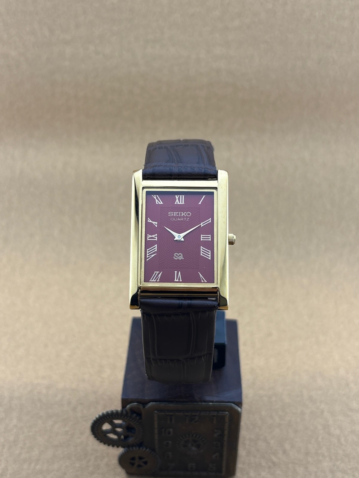 RED DIAL GOLD CASE Vintage Seiko Slim Quartz Men’s WristWatch