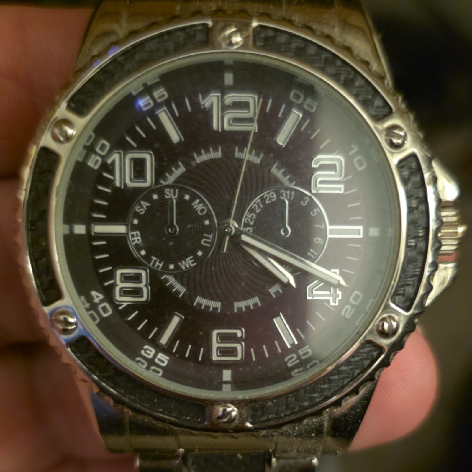 Men’s Analog Wristwatch Silver-Tone Bracelet Black Dial Round Fixed Bezel