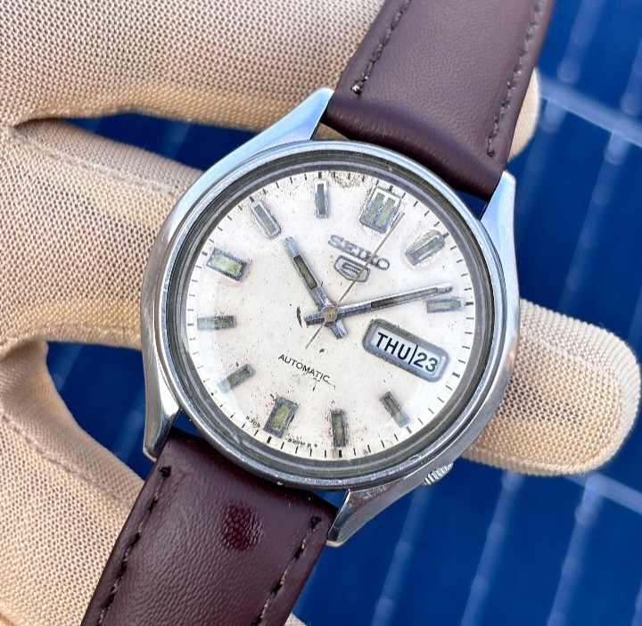 Vintage Seiko 5 Automatic Off-White Dial Japan Made Men’s Watch 6309-8230.