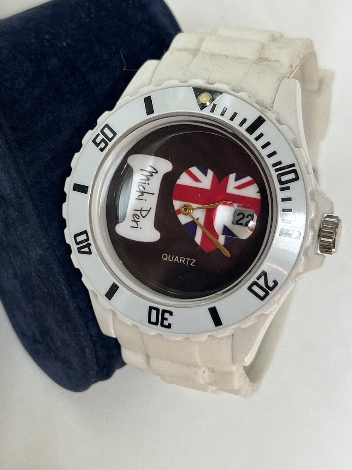 michi peri United Kingdom flag 40 mm case rotating Bezel, Magnify On Date. ￼